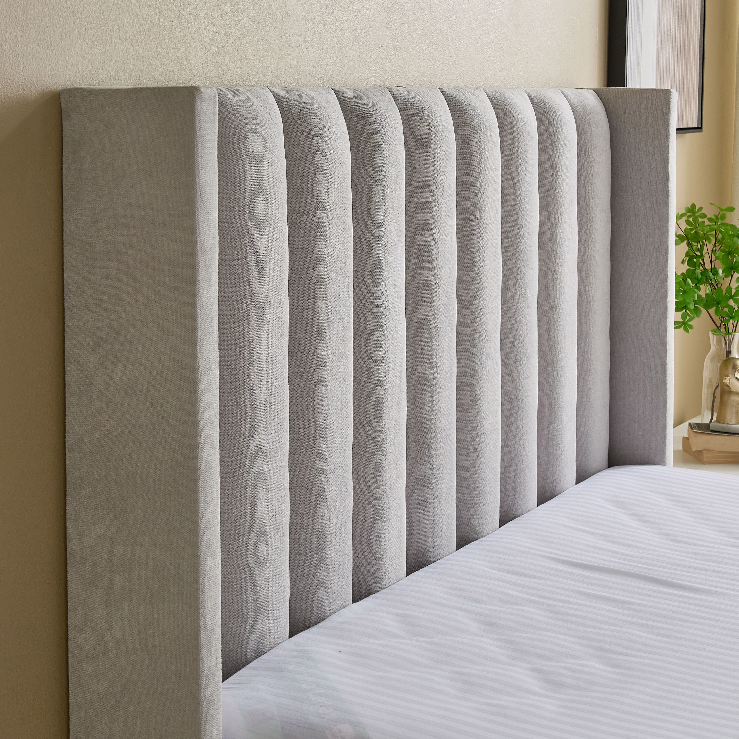 Curvy Clark Upholstered Queen Bed - 140x200 cm-hbxbedroom-bedsandbedsets-beds-queen-image-4