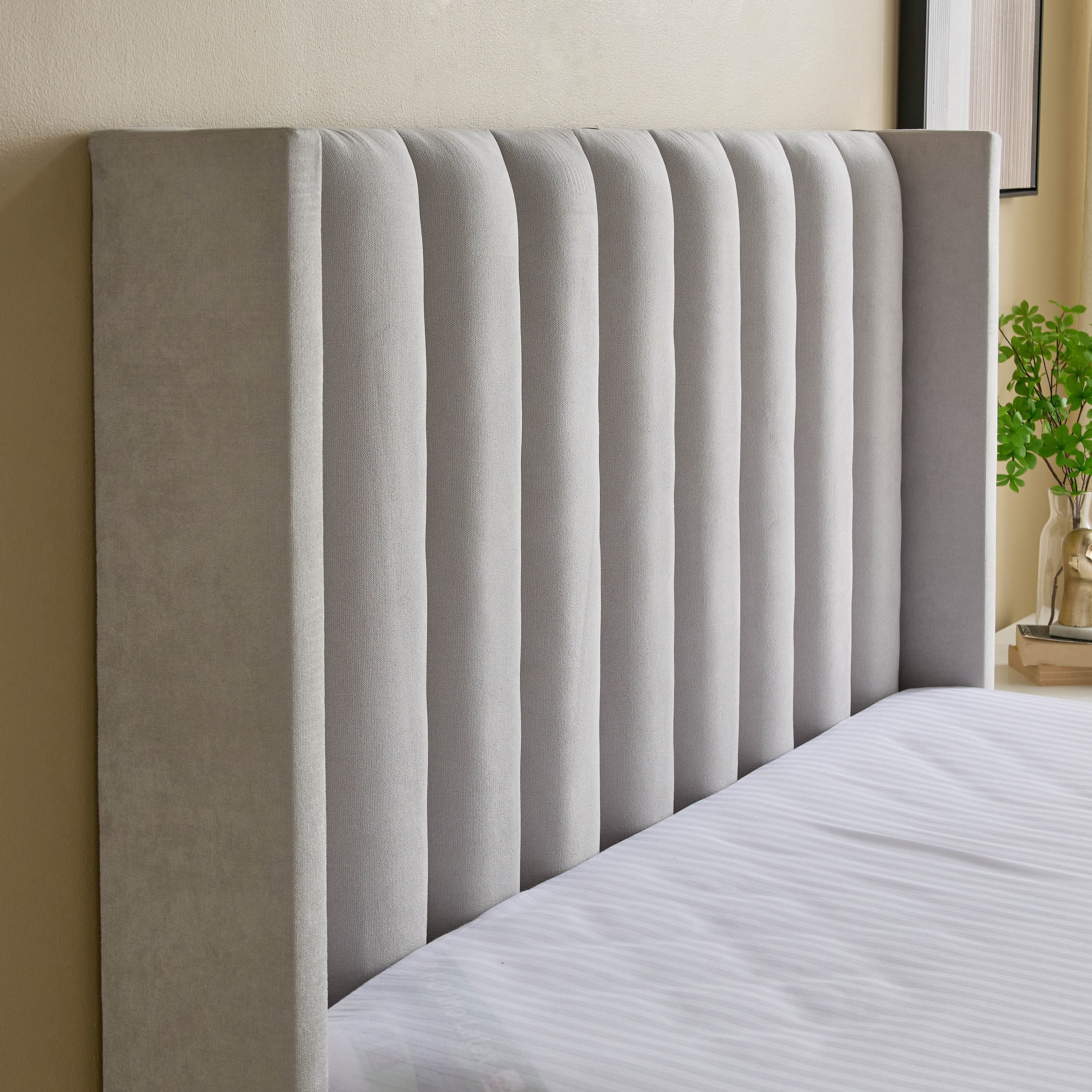Curvy Clark Upholstered Queen Bed - 160x200 cm-hbxbedroom-bedsandbedsets-beds-queen-image-4