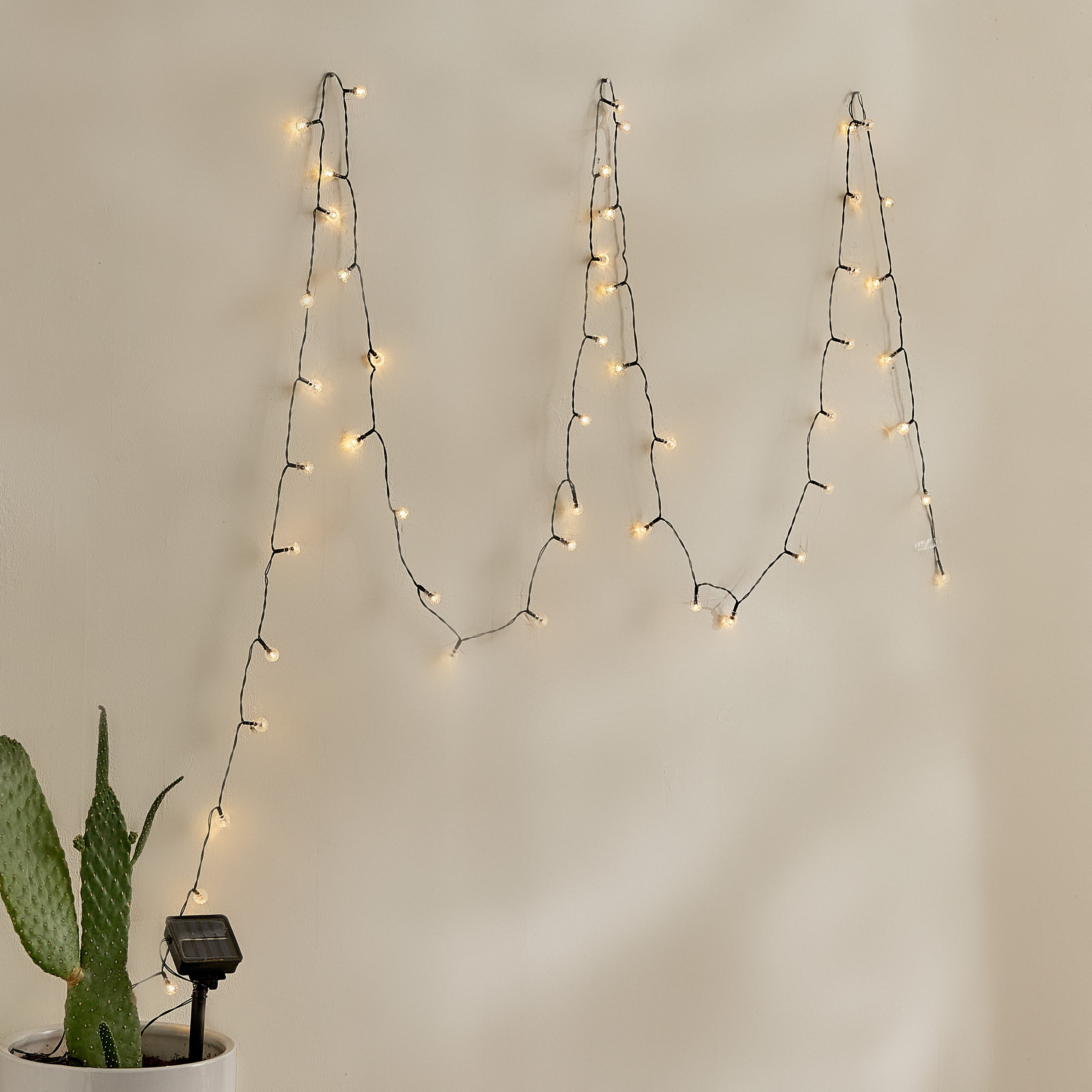 Elio 50 LED Solar Ball String Light - 5 M-hbxdiningroom-lighting-decorativesandstringlights-image-1