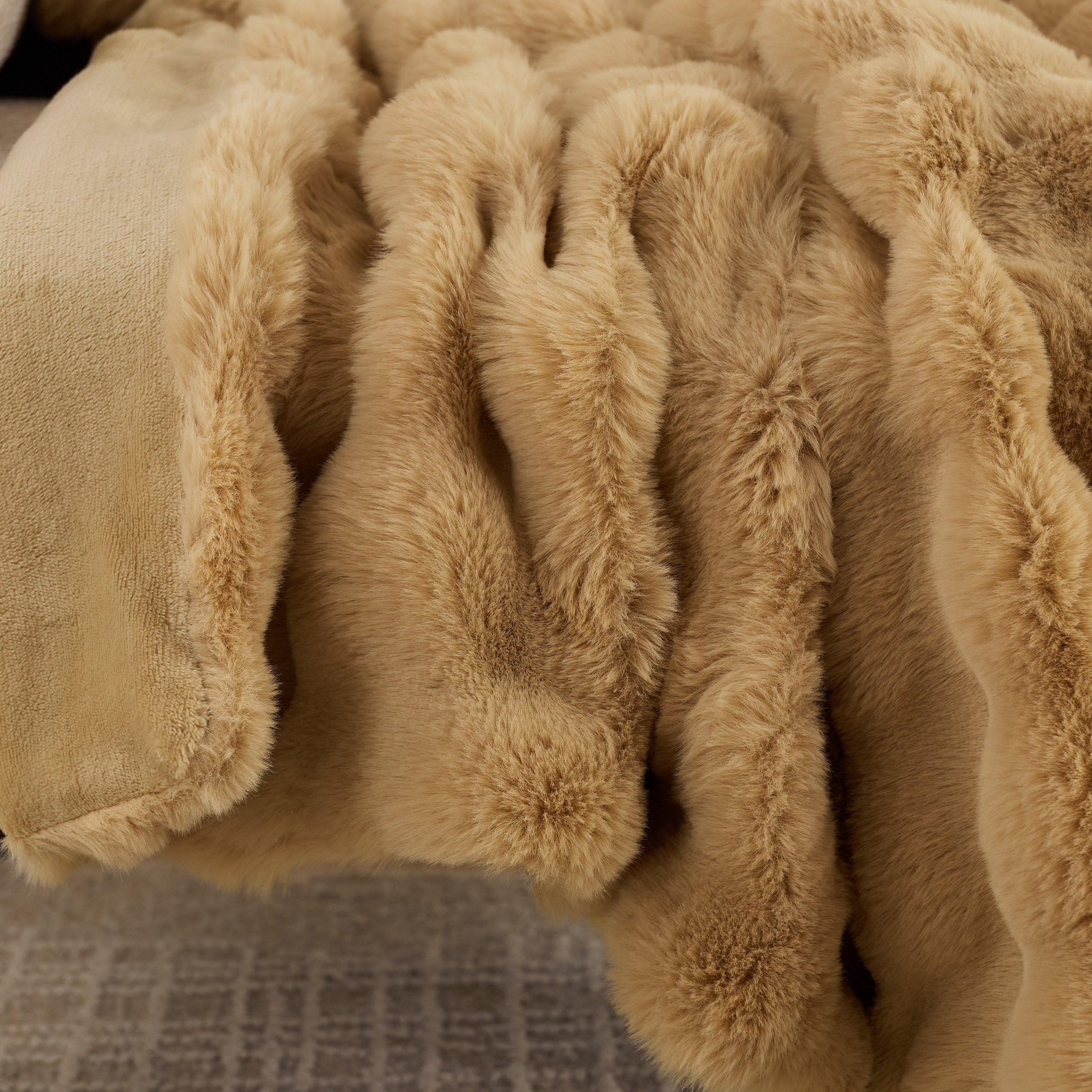Ness 2-Side Brushed Bubble Faux Fur Throw - 130x170 cm-hbxhomeware-hbxbedroom-image-3