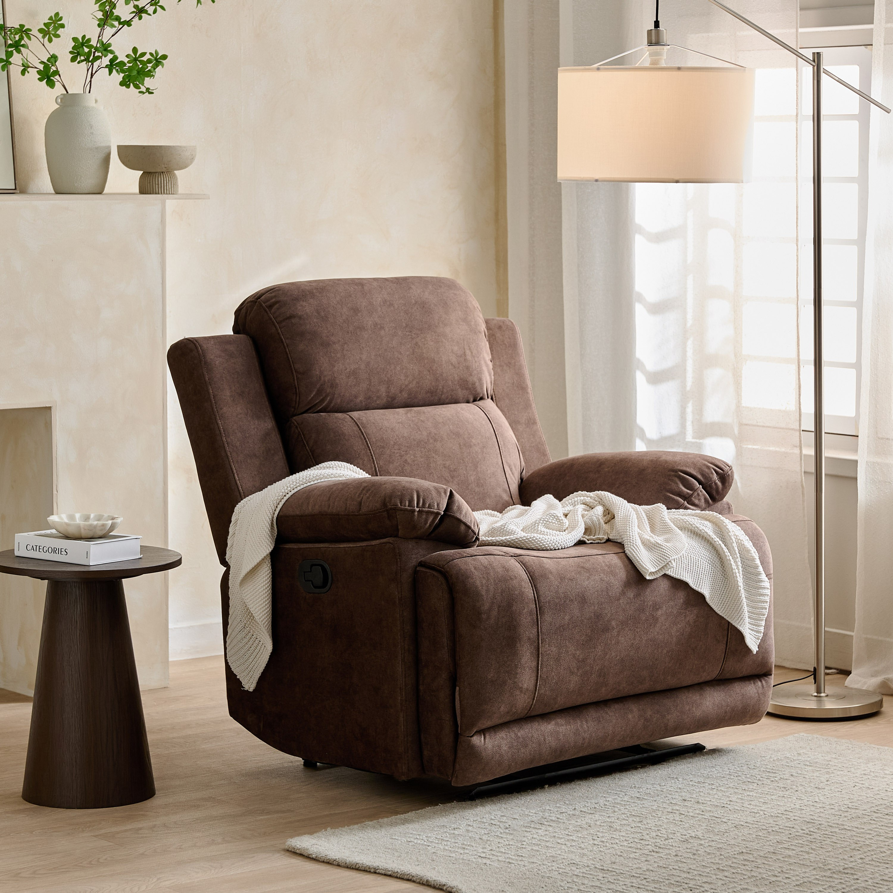 كرسي استرخاء قماش بمساند ذراعين قابل للإمالة يدويًا من ريفا-hbxfurniture-sofasandarmchairs-reclinersofas-image-11