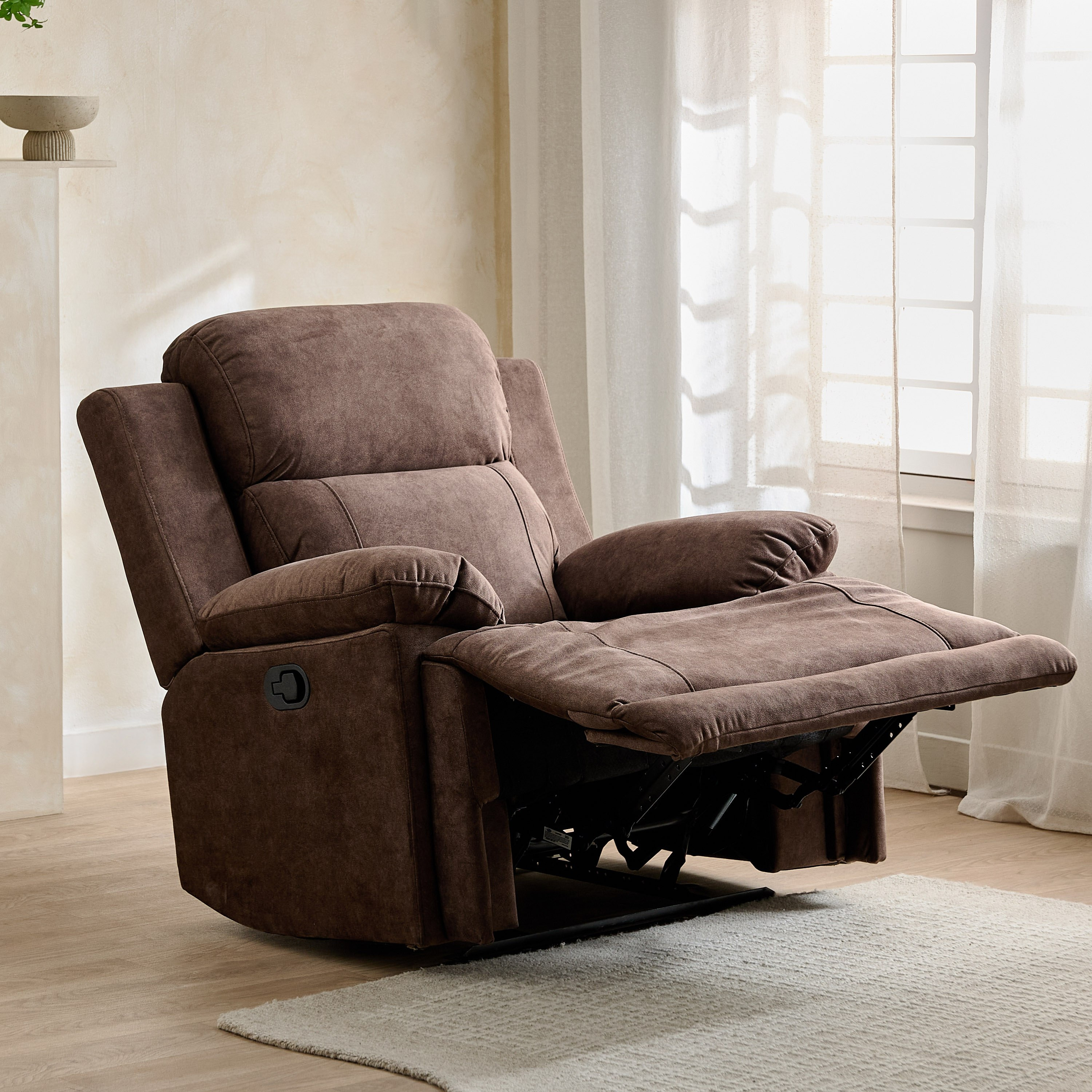 كرسي استرخاء قماش بمساند ذراعين قابل للإمالة يدويًا من ريفا-hbxfurniture-sofasandarmchairs-reclinersofas-image-2