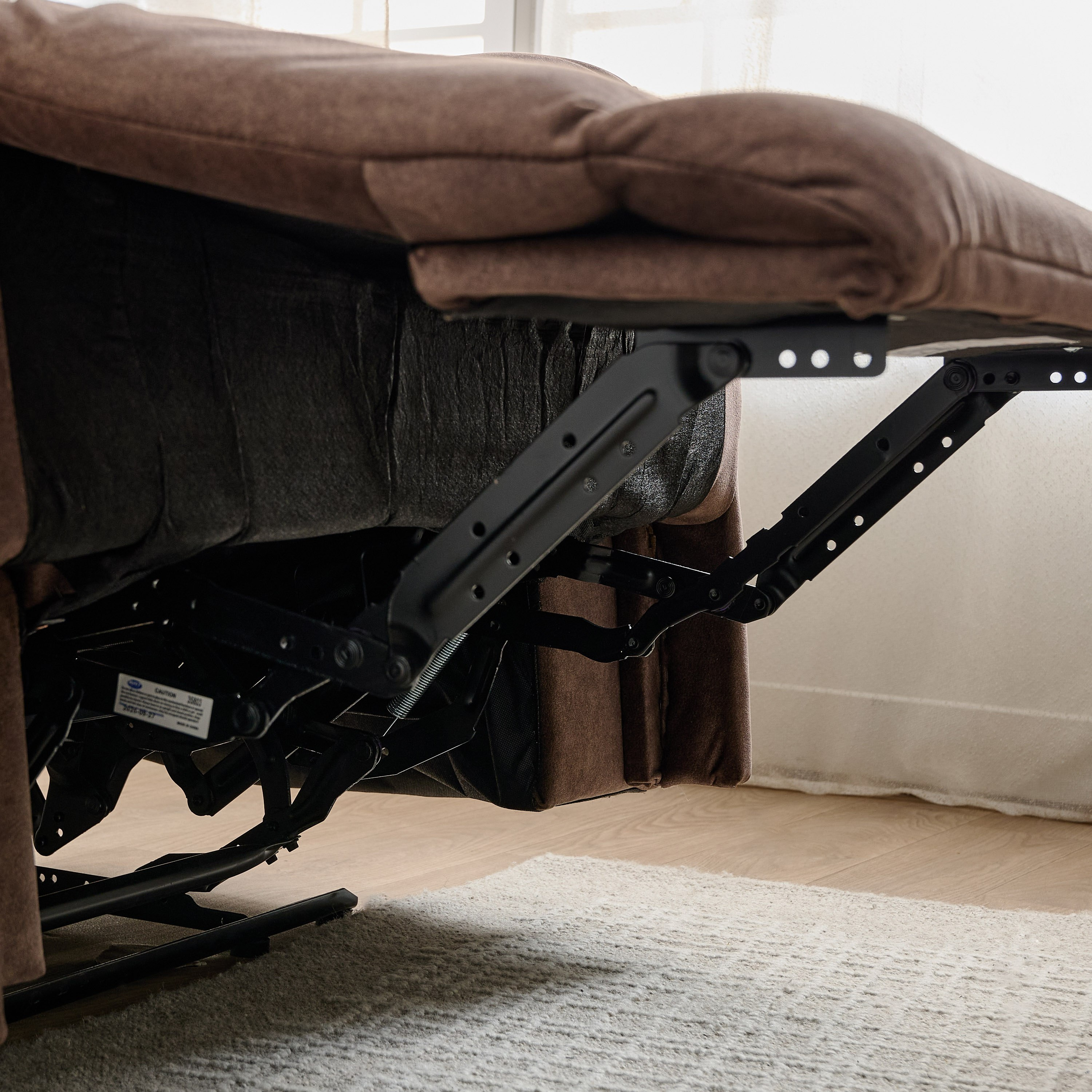 كرسي استرخاء قماش بمساند ذراعين قابل للإمالة يدويًا من ريفا-hbxfurniture-sofasandarmchairs-reclinersofas-image-9