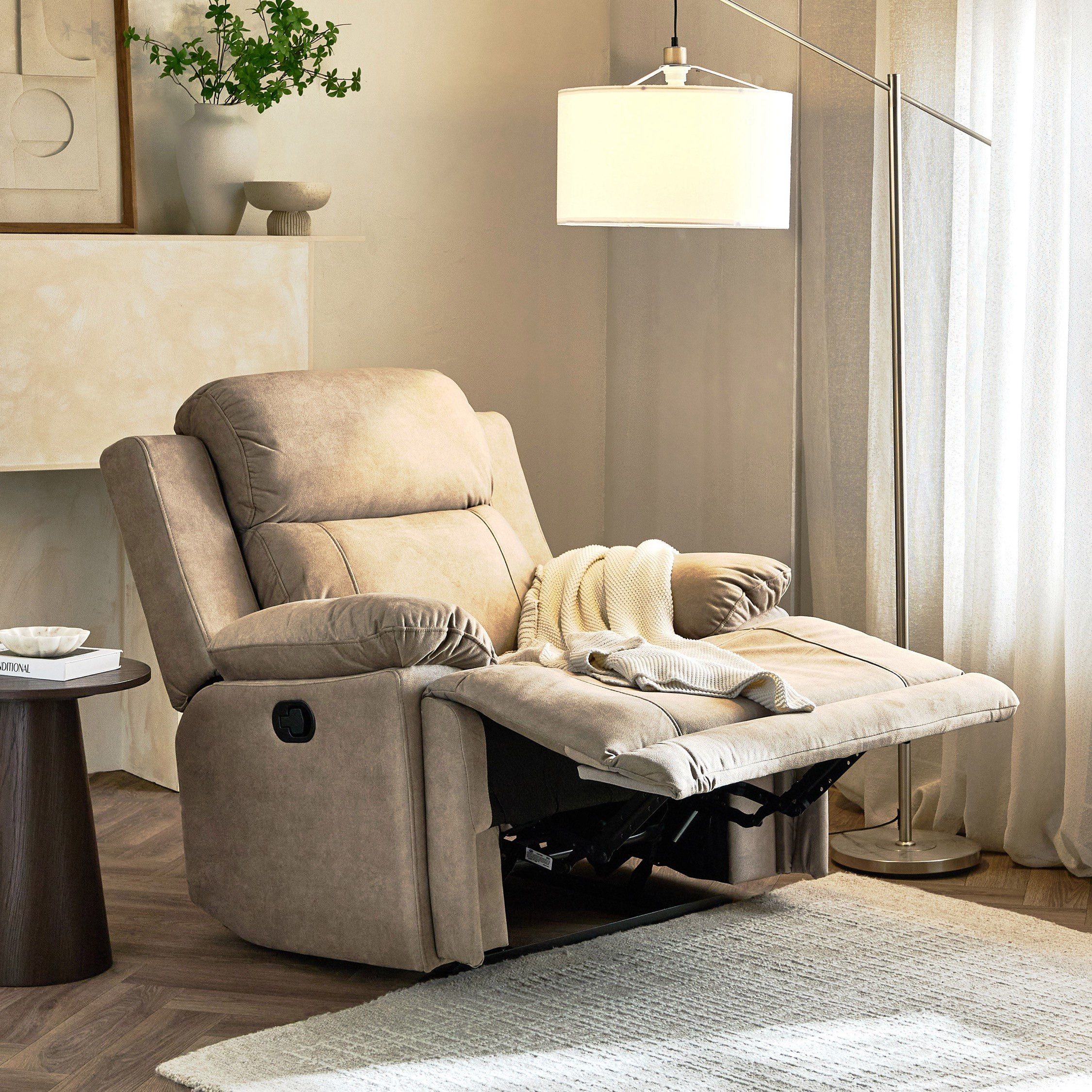 كرسي استرخاء قماشي يدوي من ريفا-hbxfurniture-sofasandarmchairs-reclinersofas-image-10