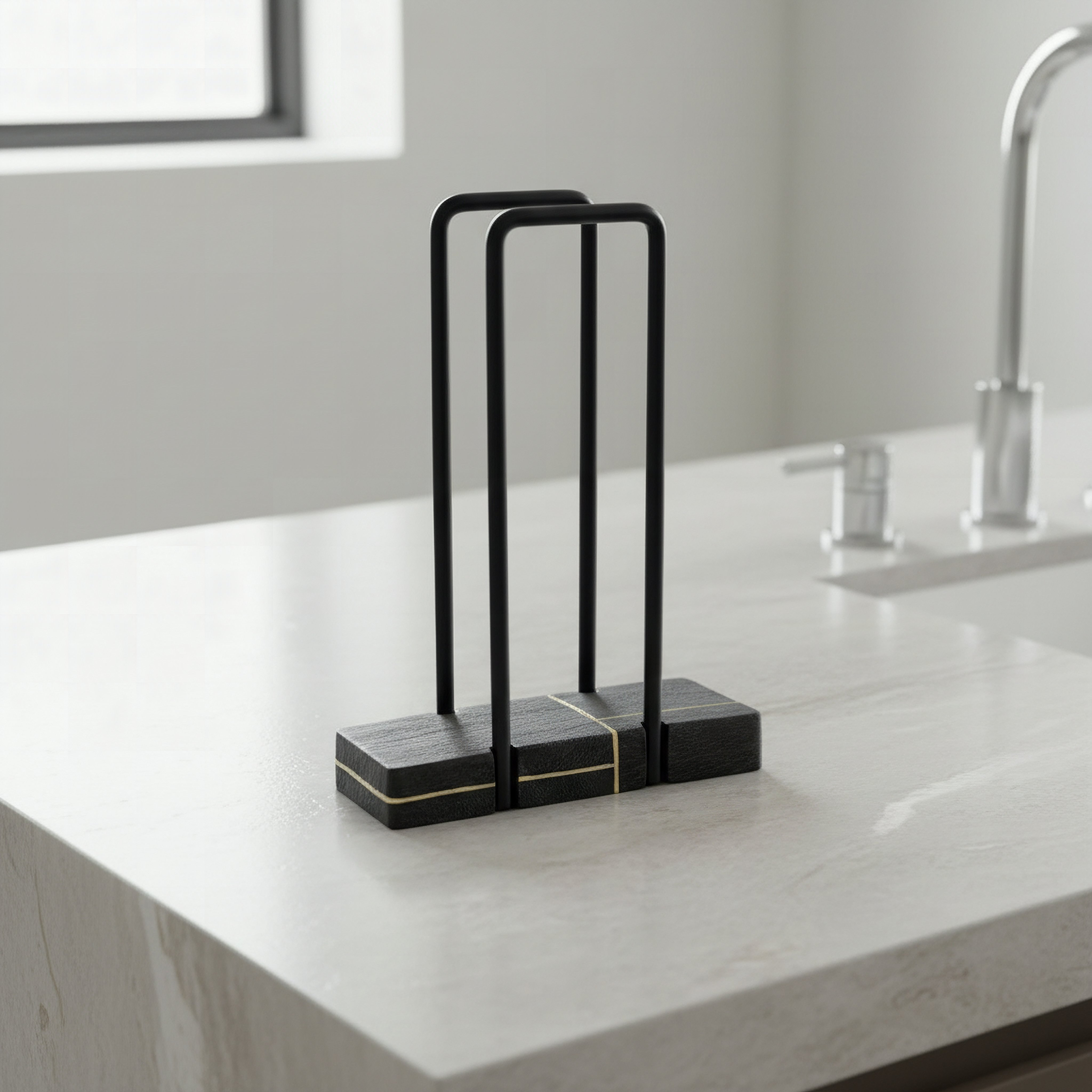 Luxe Resin Towel Holder - 18x7.6x24.5 cm-hbxdecorandfurnishings-bathroomaccessories-bathroomsets-image-1