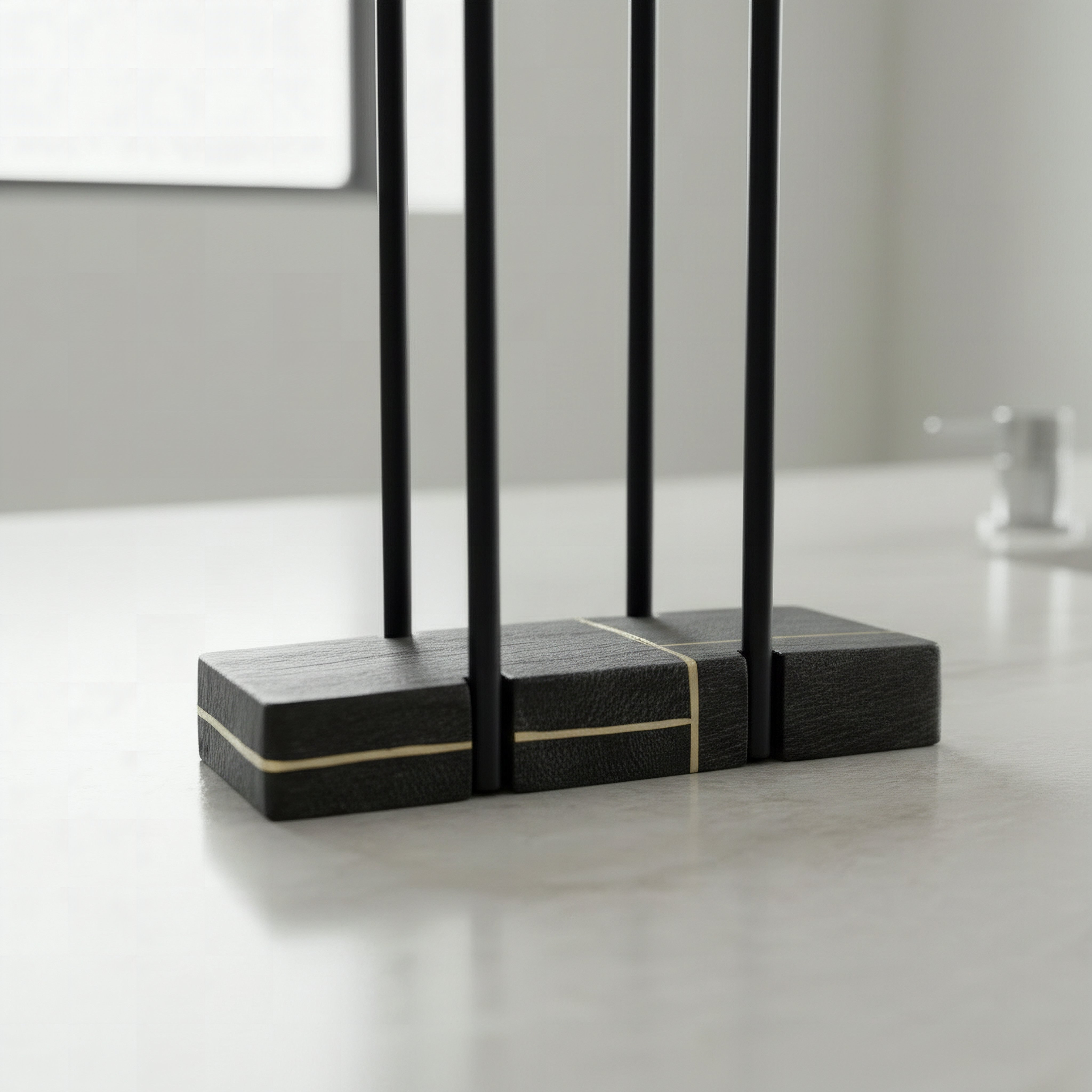 Luxe Resin Towel Holder - 18x7.6x24.5 cm-hbxdecorandfurnishings-bathroomaccessories-bathroomsets-image-3