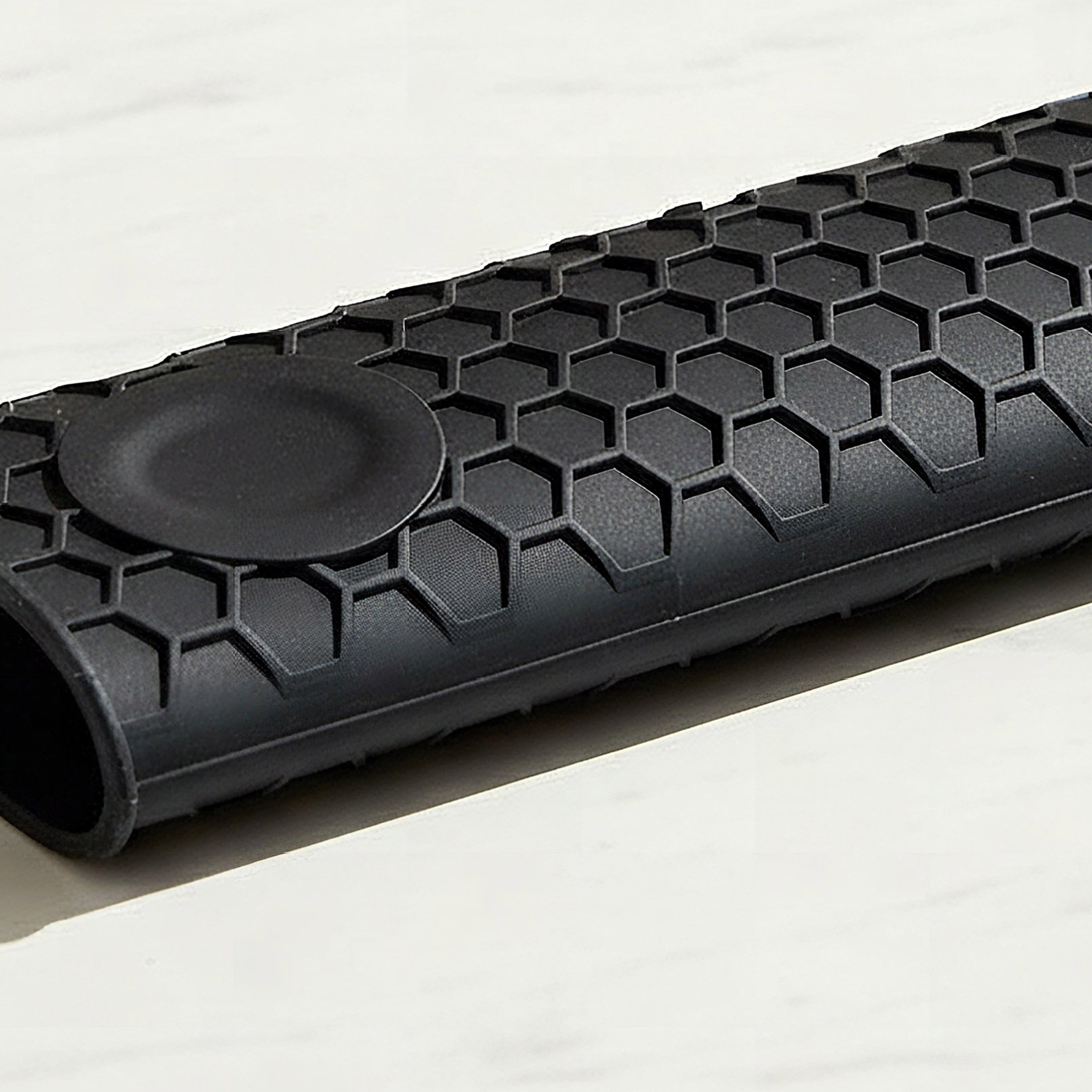 Vega Universal Silicone Pans Handle Grip - 4.8x15.5x2 cm-hbxkitchen-kitchenware-kitchenaccessories-image-2