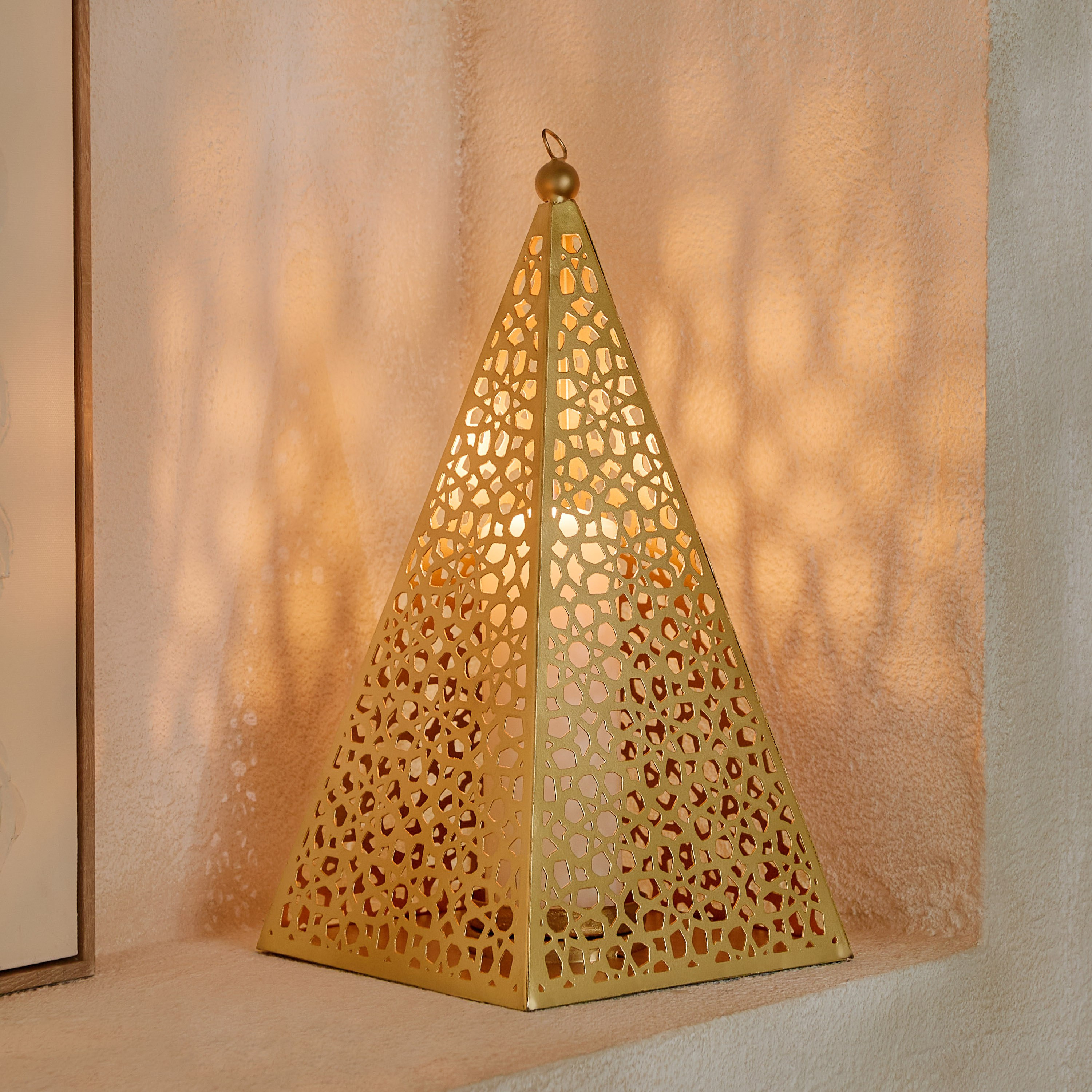 حامل شموع معدن بتفاصيل مفرغة ميراج من أرابيسك زينة - 18x18x33 سم-hbxlivingroom-decorandaccessories-candleholders-image-1