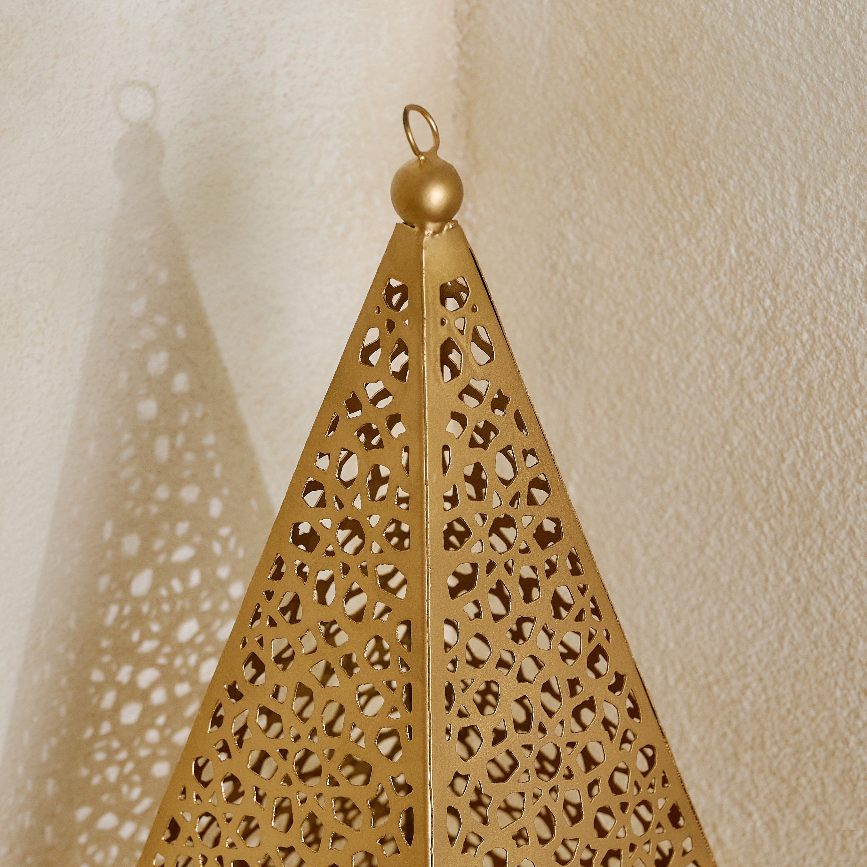 حامل شموع معدن بتفاصيل مفرغة ميراج من أرابيسك زينة - 18x18x33 سم-hbxlivingroom-decorandaccessories-candleholders-image-3
