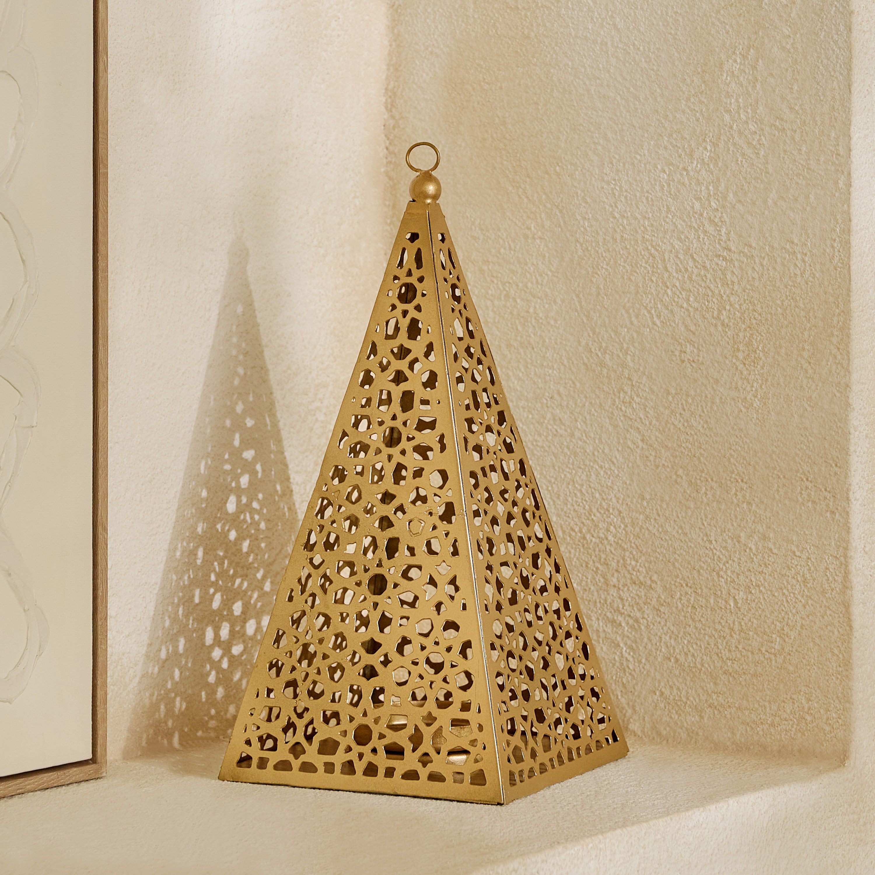 حامل شموع معدني بتصميم مفرغ زينة من أرابيسك - 15x15x28 سم-hbxlivingroom-decorandaccessories-candleholders-image-2