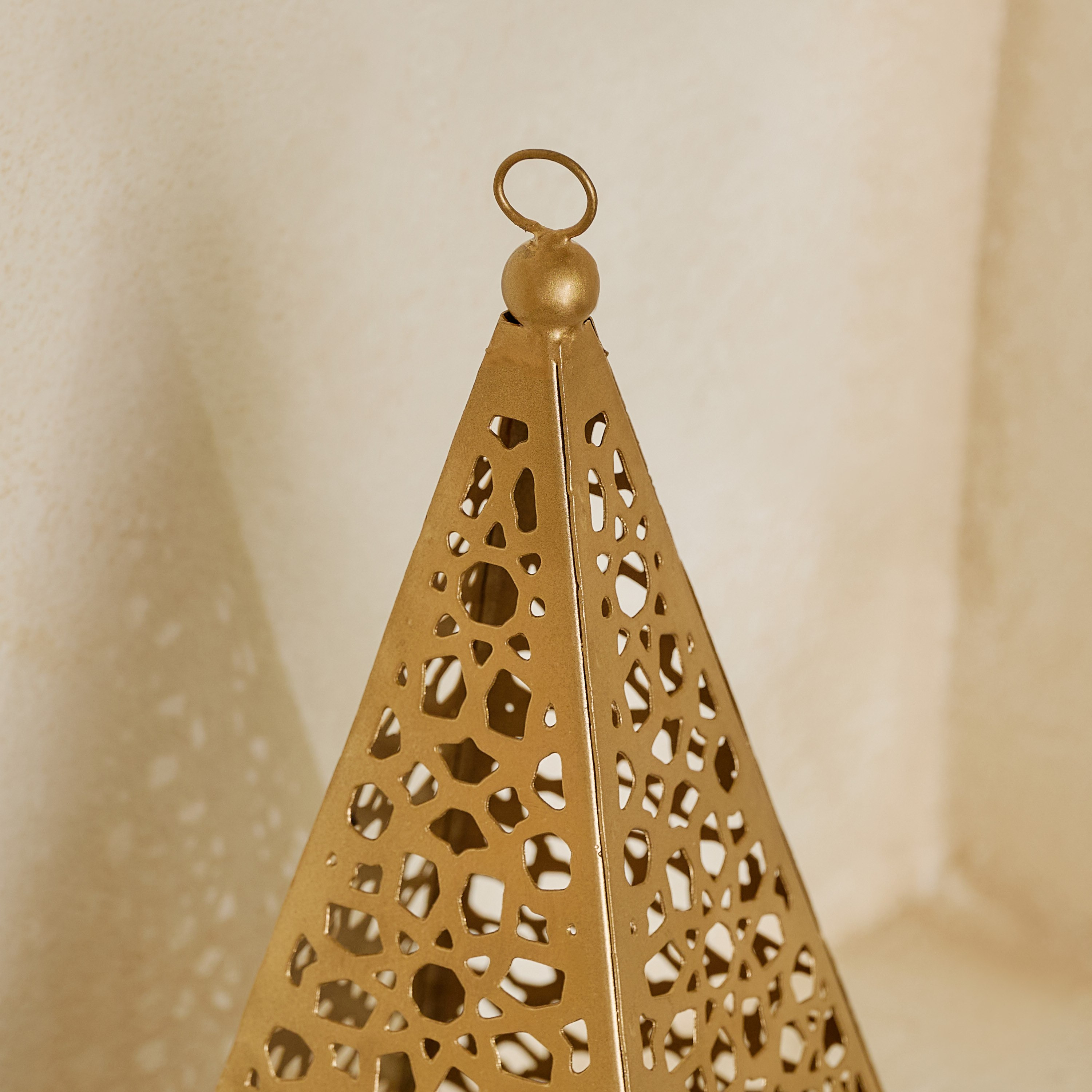 حامل شموع معدني بتصميم مفرغ زينة من أرابيسك - 15x15x28 سم-hbxlivingroom-decorandaccessories-candleholders-image-3