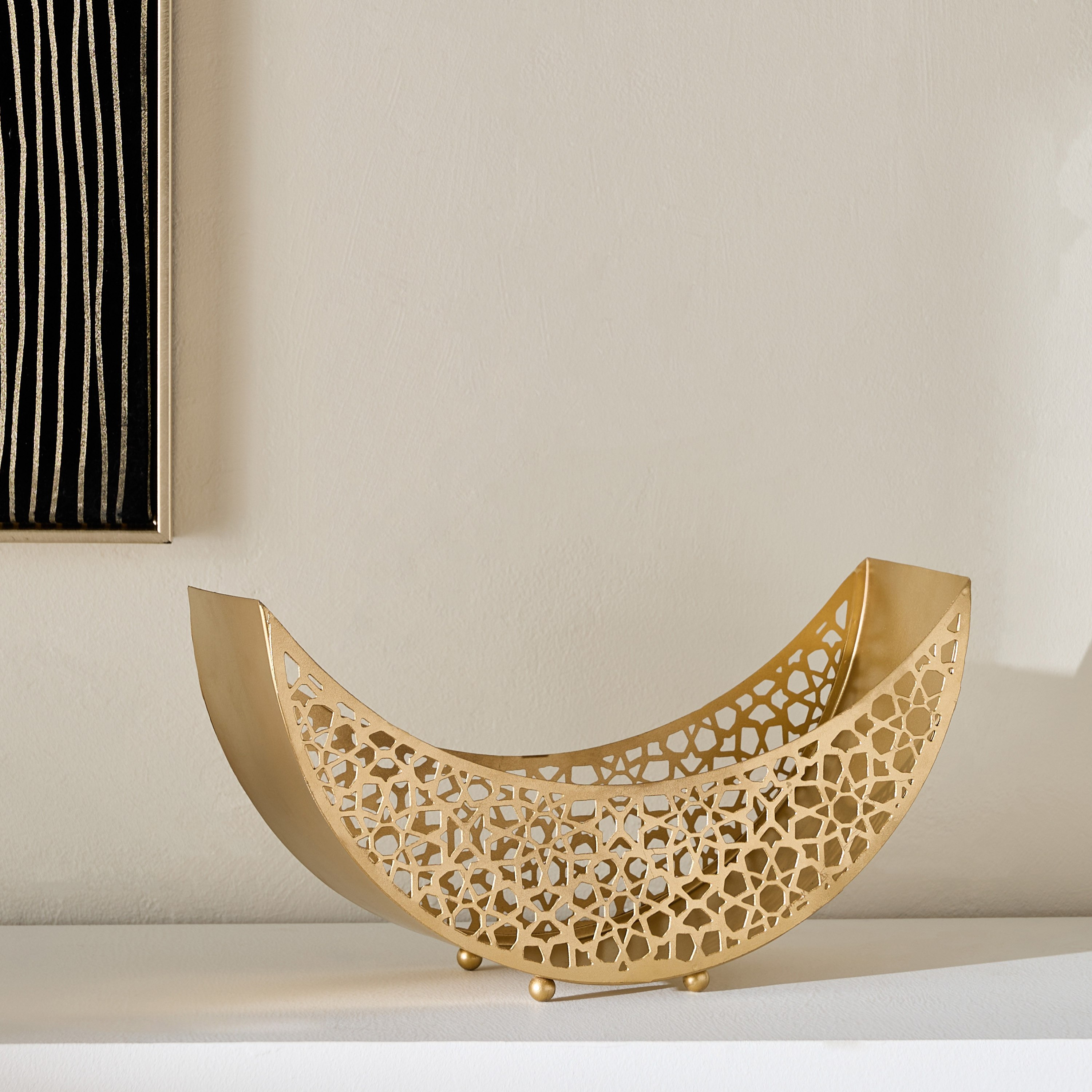 وعاء معدني بتصميم هلال وتفاصيل مفرغة زينة من أرابيسك - 30x10x10 سم-hbxdecorandfurnishings-homeaccessories-bowls-image-2