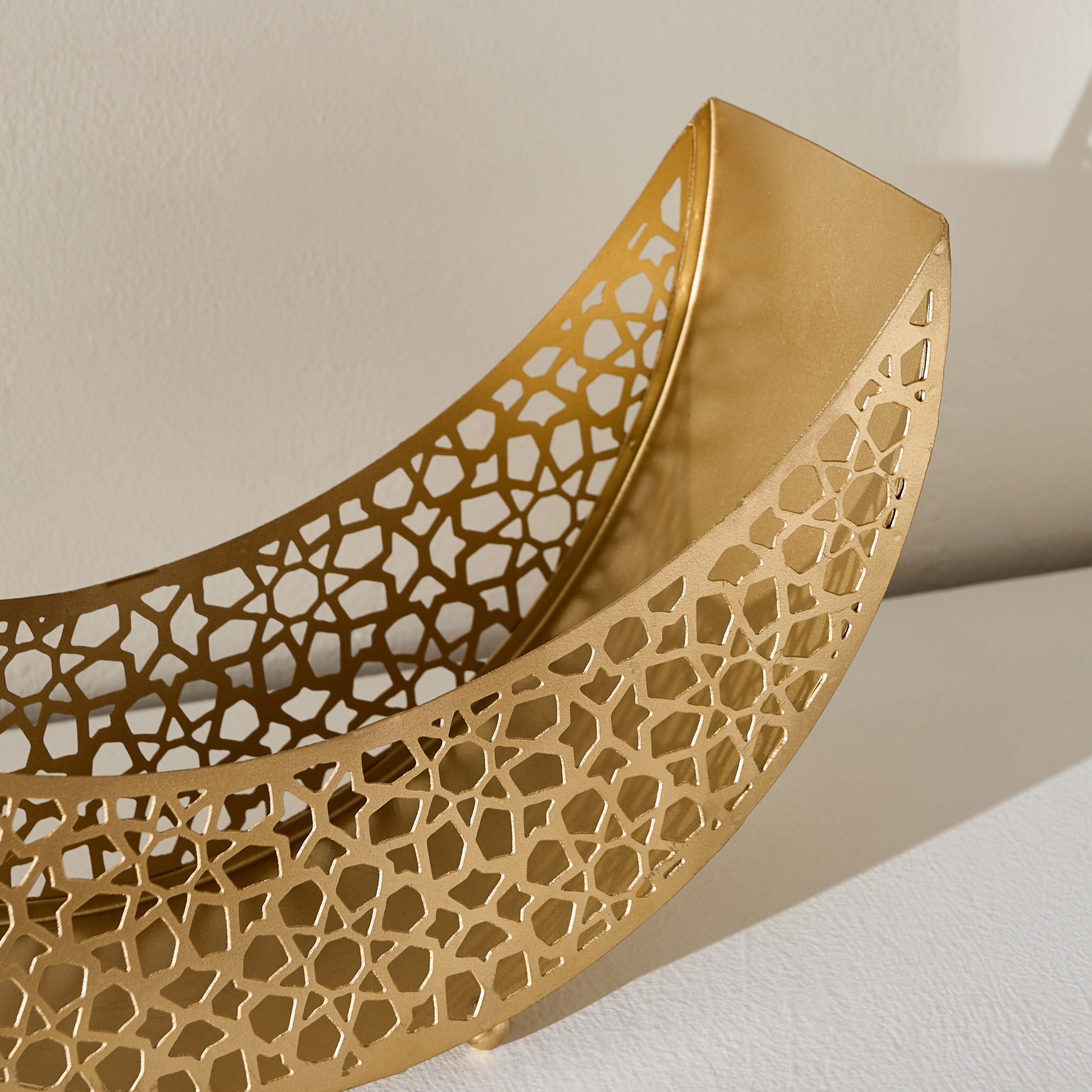 وعاء معدني بتصميم هلال وتفاصيل مفرغة زينة من أرابيسك - 30x10x10 سم-hbxdecorandfurnishings-homeaccessories-bowls-image-3