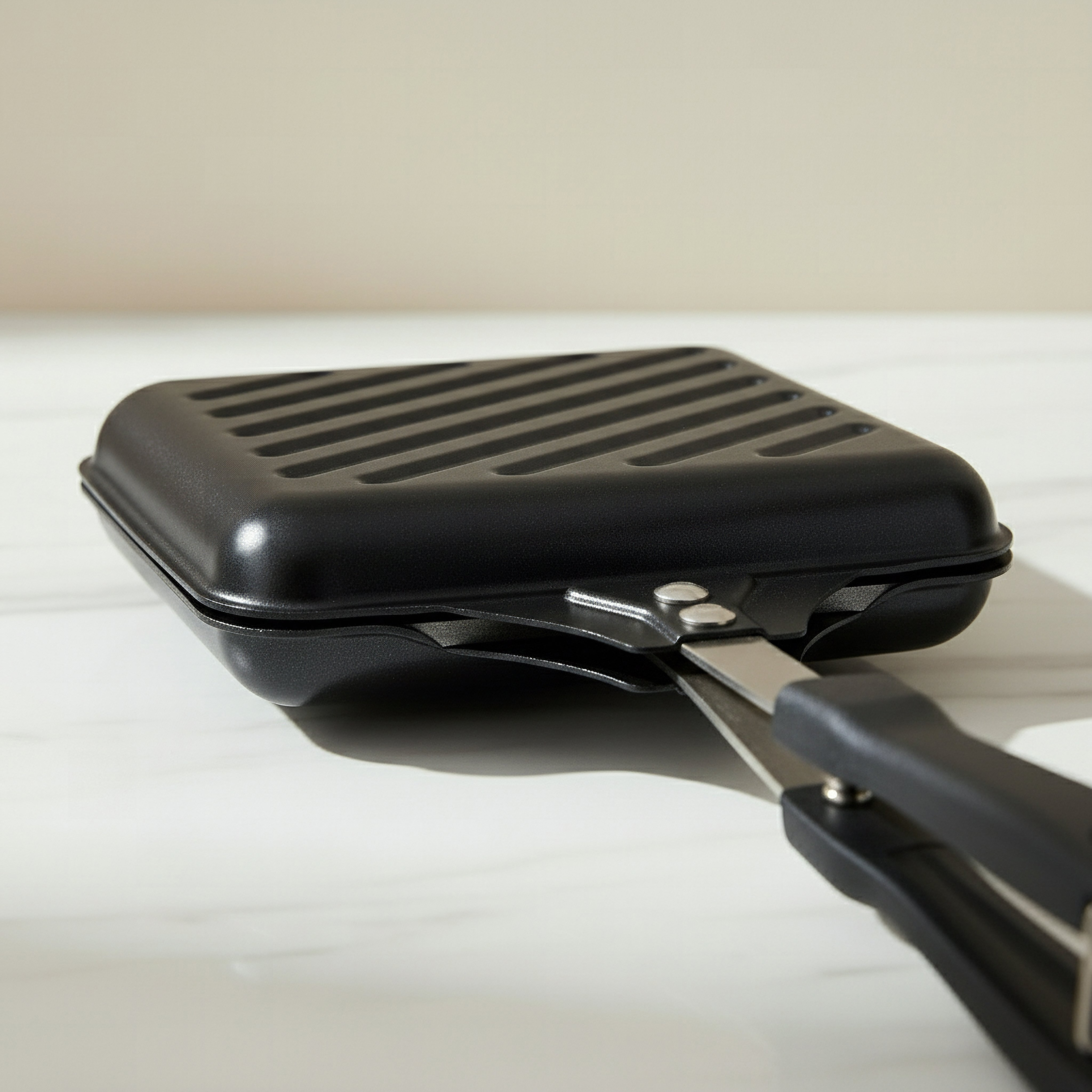 Black Series Sandwich Grill Toaster - 36x15.5x3.5 cm-hbxhomeware-hbxkitchen-image-3