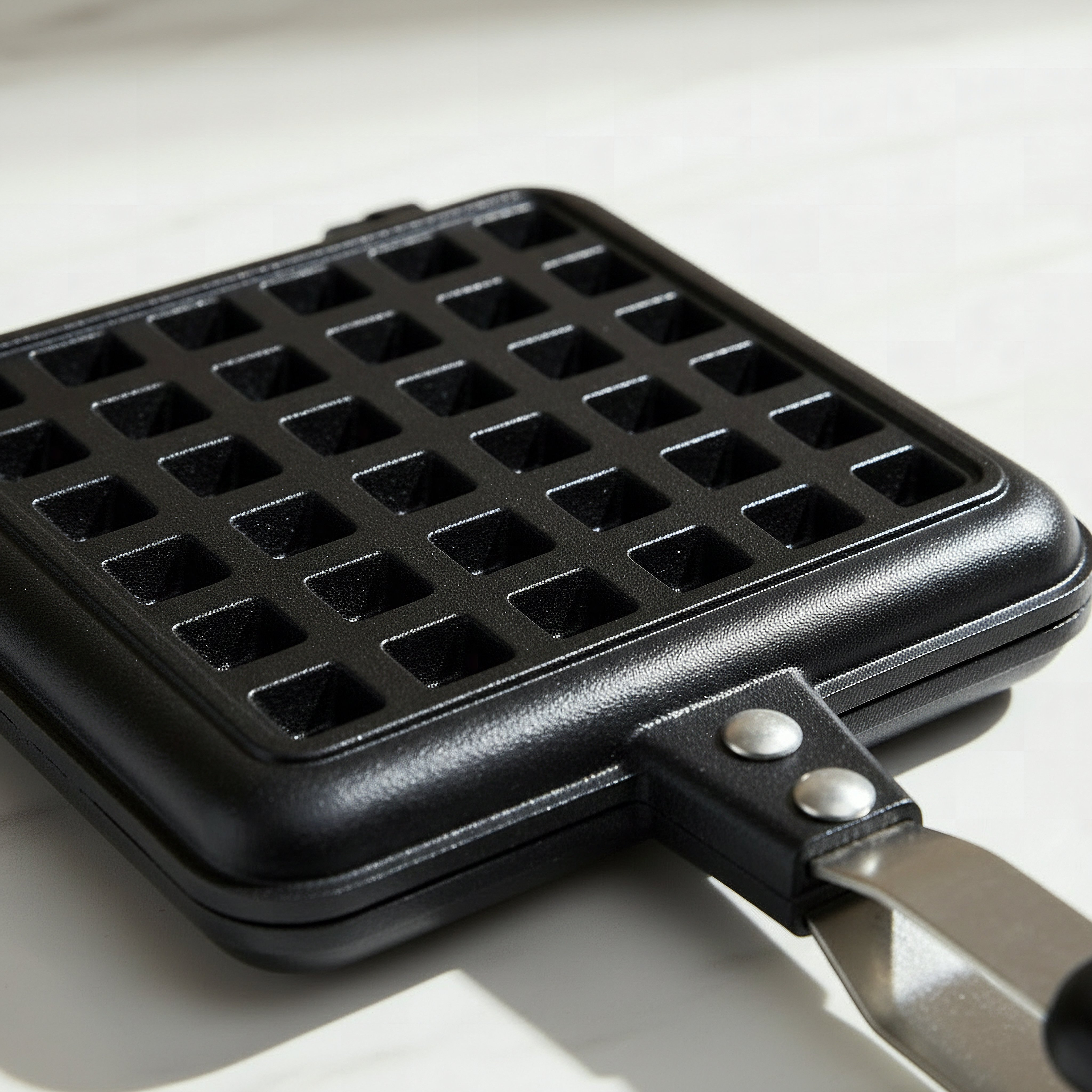 Black Series Waffle Maker - 35x14x3 cm-hbxhomeware-hbxkitchen-image-2