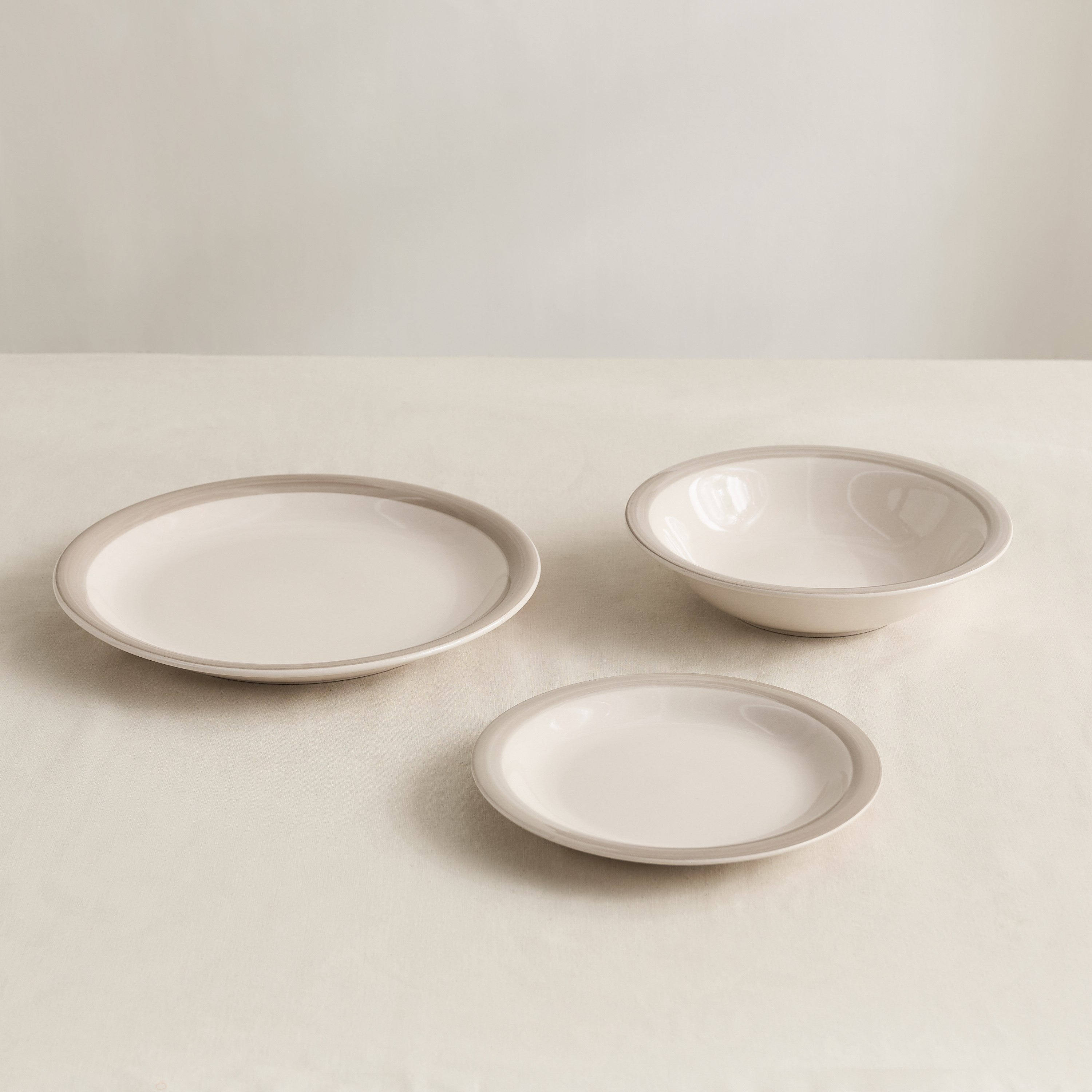 Elegenza 18-Piece Stoneware with Rim Dinner Set - Serves 6-hbxdiningroom-tabletop-dinnersets-image-3