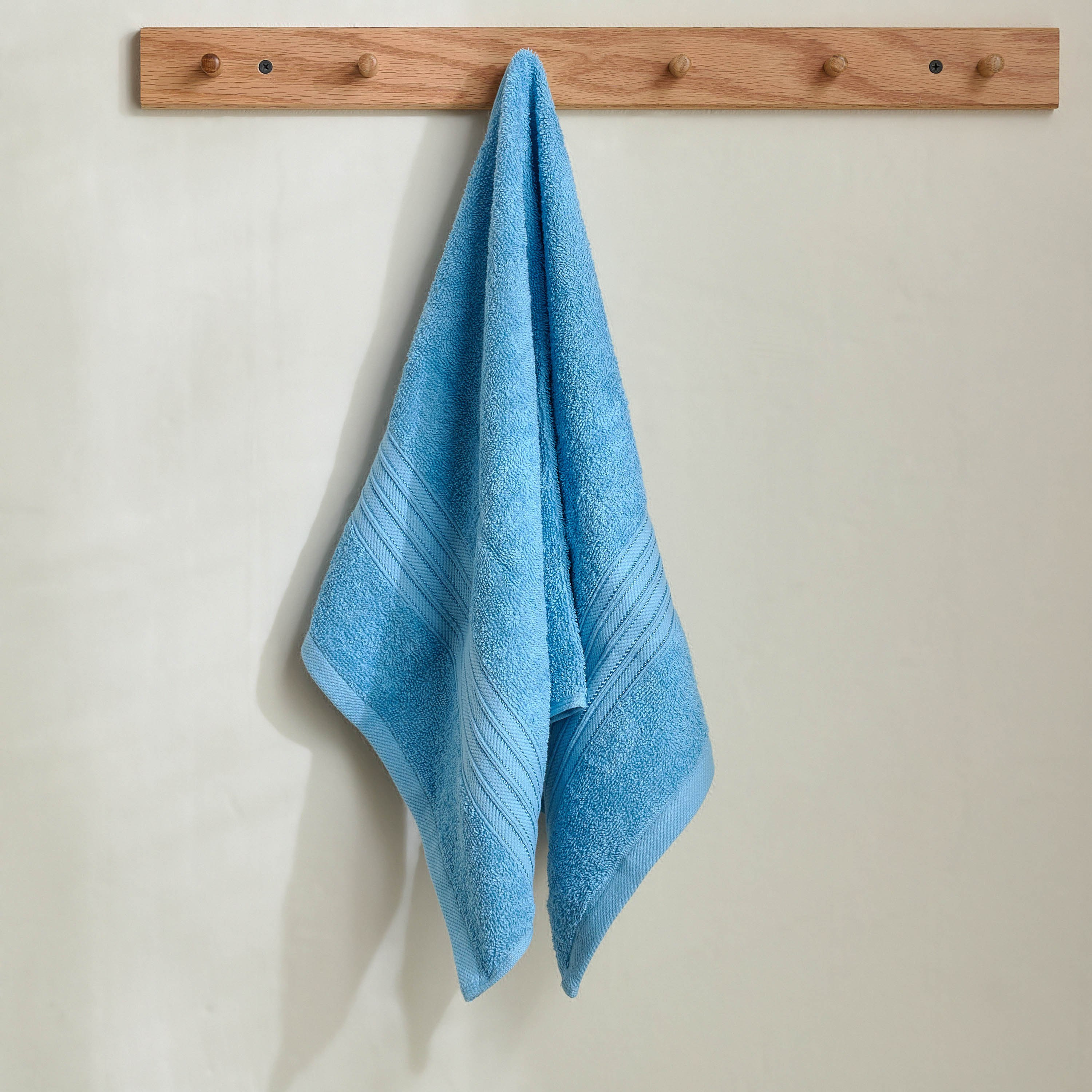 Snoopy Kids Carded Hand Towel - 40x70 cm-hbxbathroom-bathroomtextiles-image-1