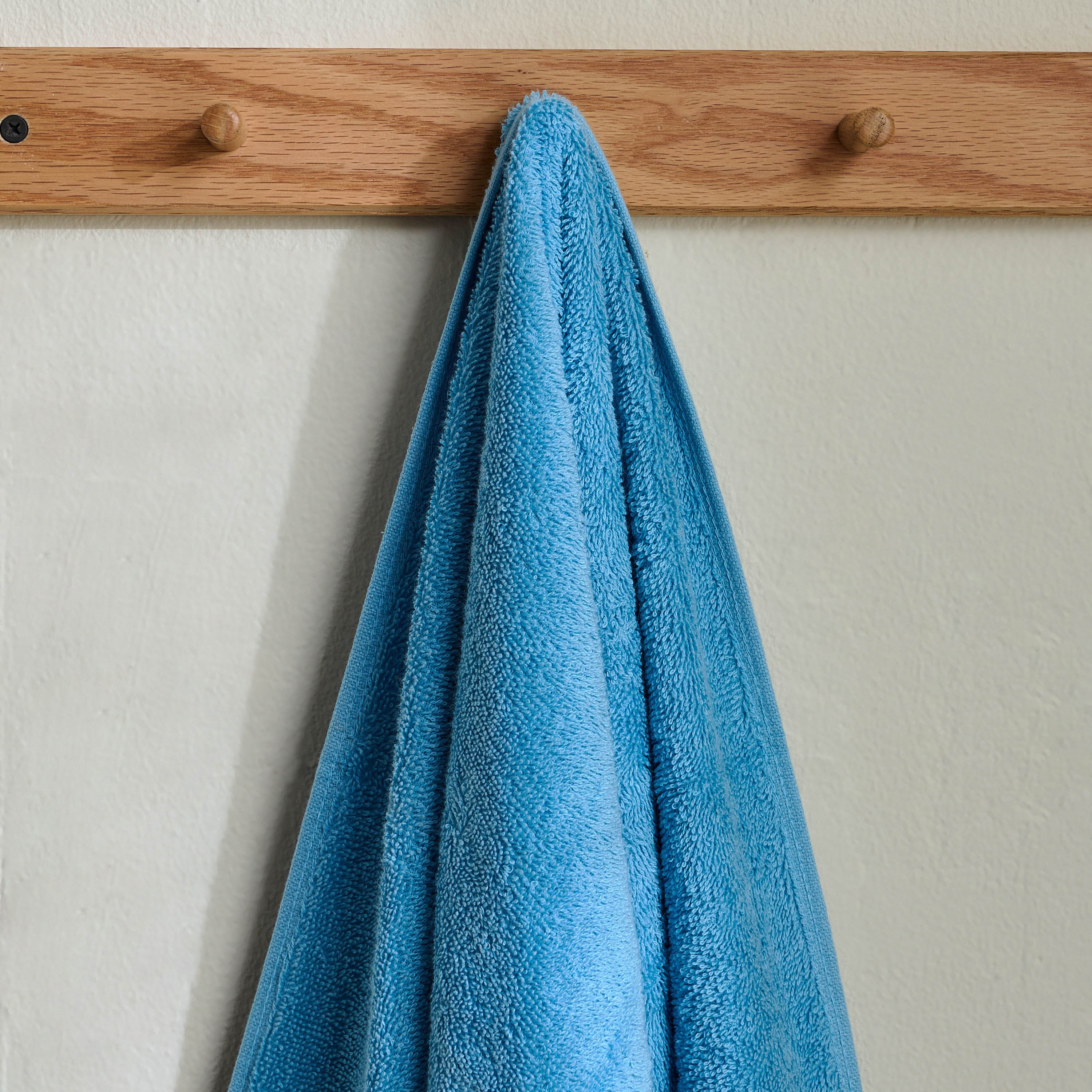 Snoopy Kids Carded Bath Towel - 65x130 cm-hbxbathroom-bathroomtextiles-image-2