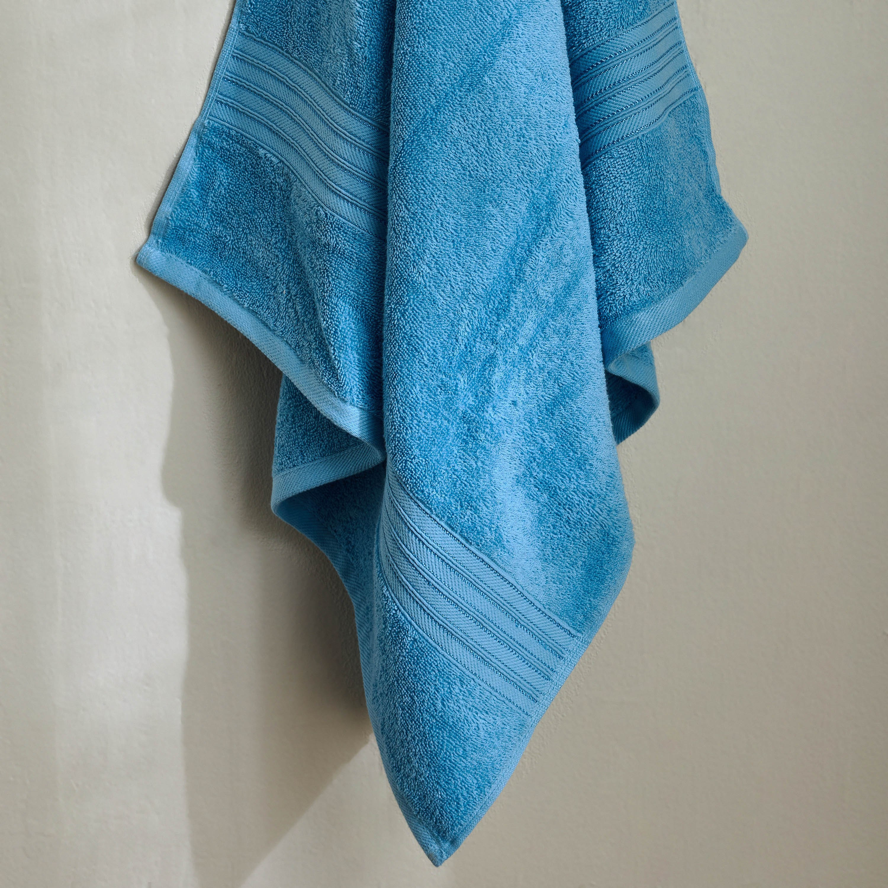 Snoopy Kids Carded Bath Towel - 65x130 cm-hbxbathroom-bathroomtextiles-image-3