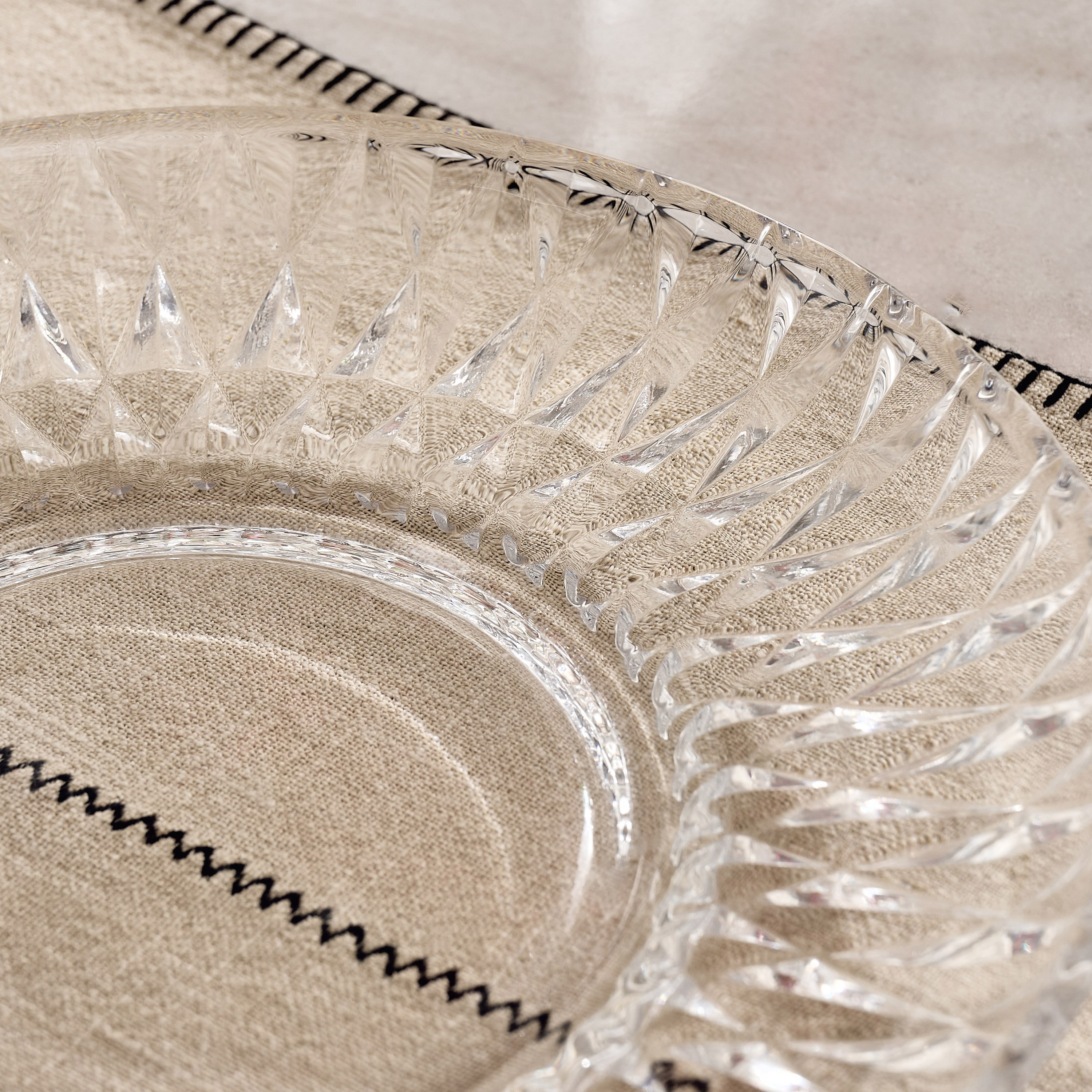Jewel Glass Platter - 32.7x4.4 cm-hbxdecorandfurnishings-tabletop-serveware-image-3