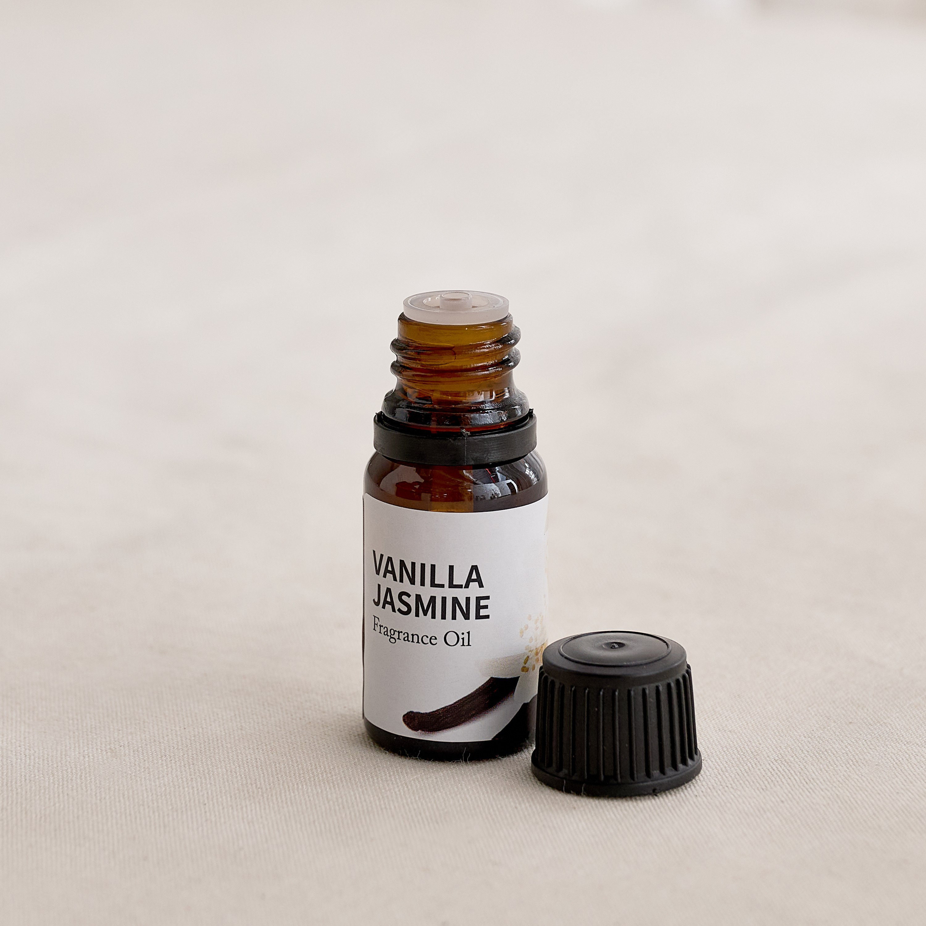 Qara Vanilla Jasmine Aroma Oil - 10 ml-hbxdecorandfurnishings-homefragrance-roomfreshnersandaromamist-image-2
