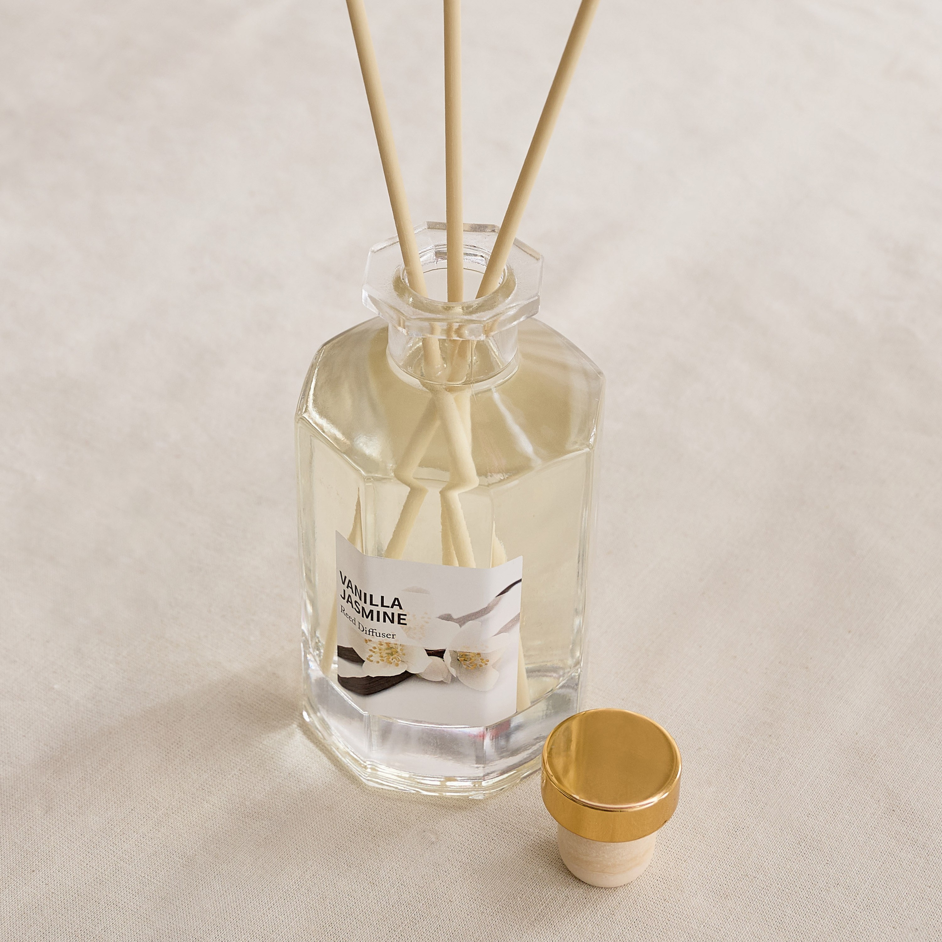 موزع عطر بالأعواد فانيليا ياسمين من قارا - 200 مل-hbxbedroom-homefragrance-diffusers-image-2