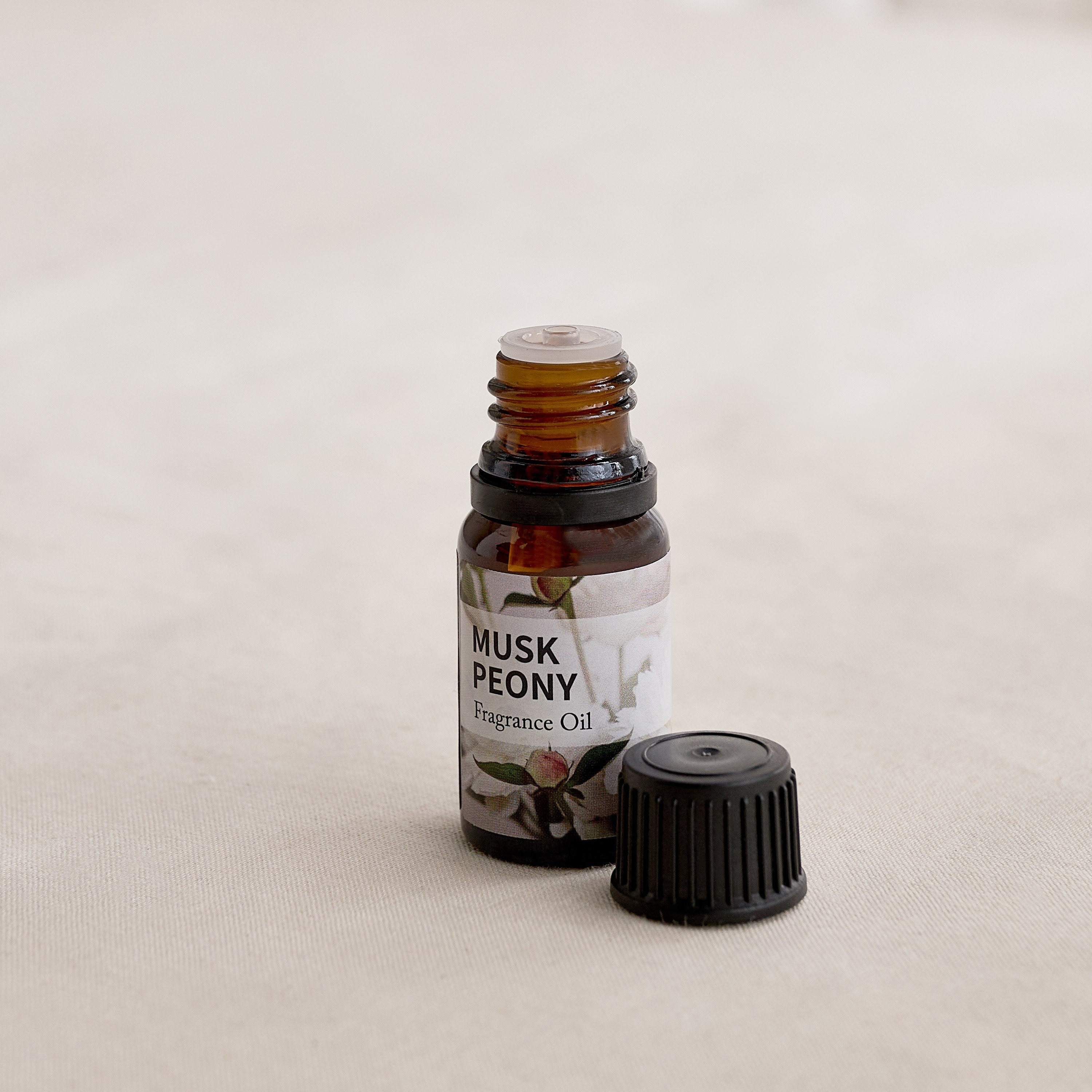 Qara Musk Peony Aroma Oil - 10 ml-hbxdecorandfurnishings-homefragrance-roomfreshnersandaromamist-image-2