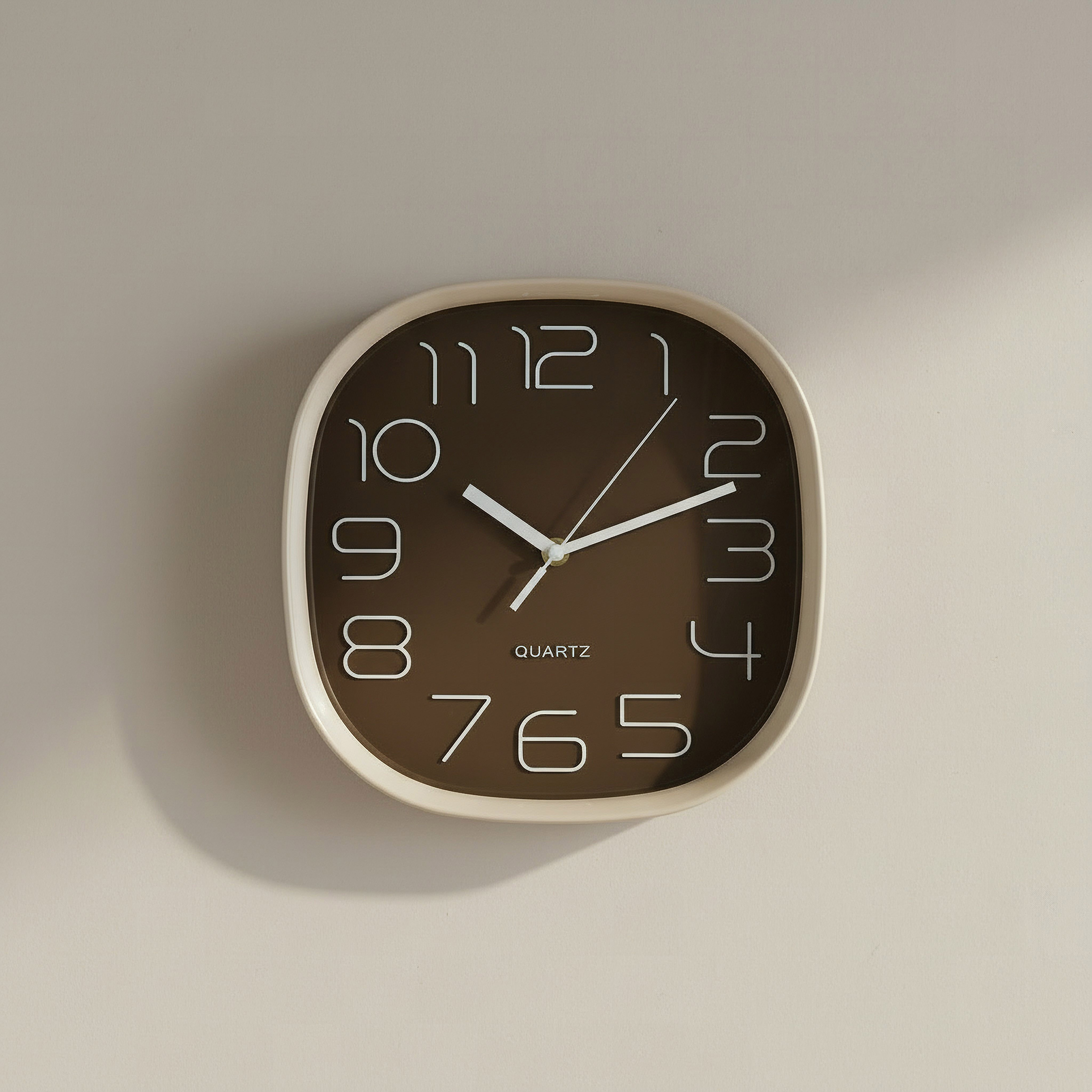 ساعة حائط كلاسيكية من كريستين - 28.5x28.5x5.2 سم-hbxdiningroom-decorandaccessories-clocks-image-1