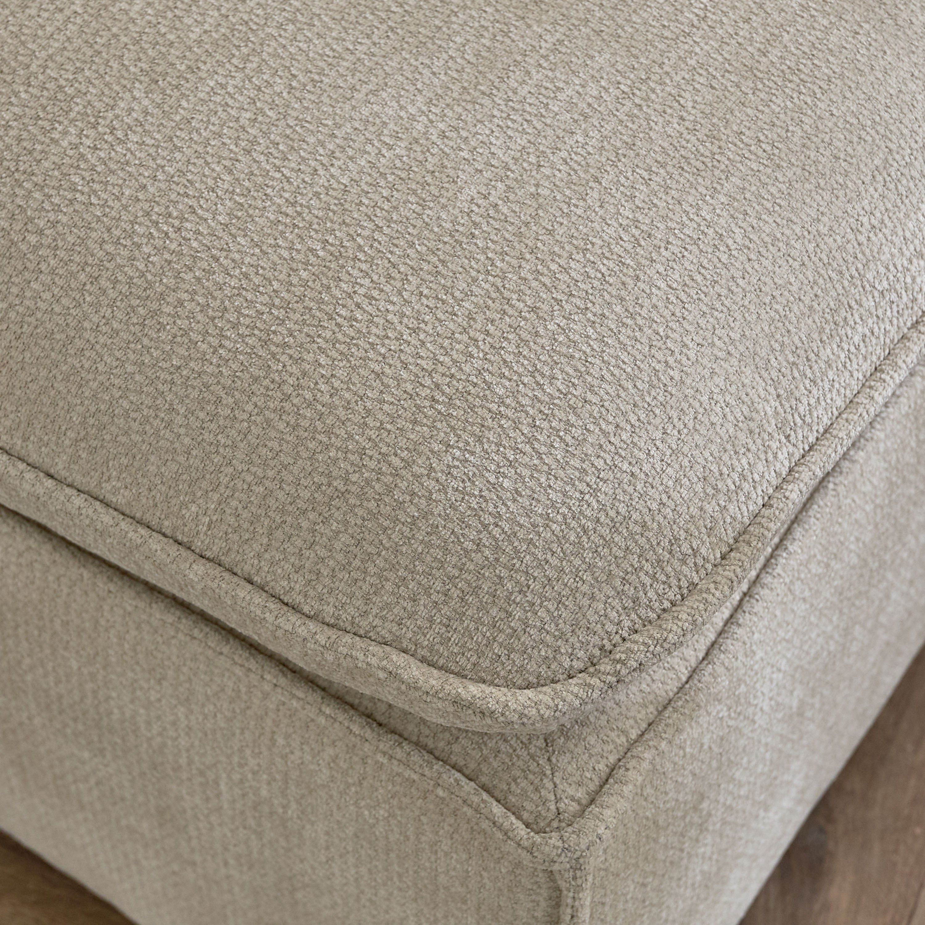 كنبة قماش بدون مساند من أوماها نكست-hbxlivingroom-sofasandarmchairs-modularsofas-image-5