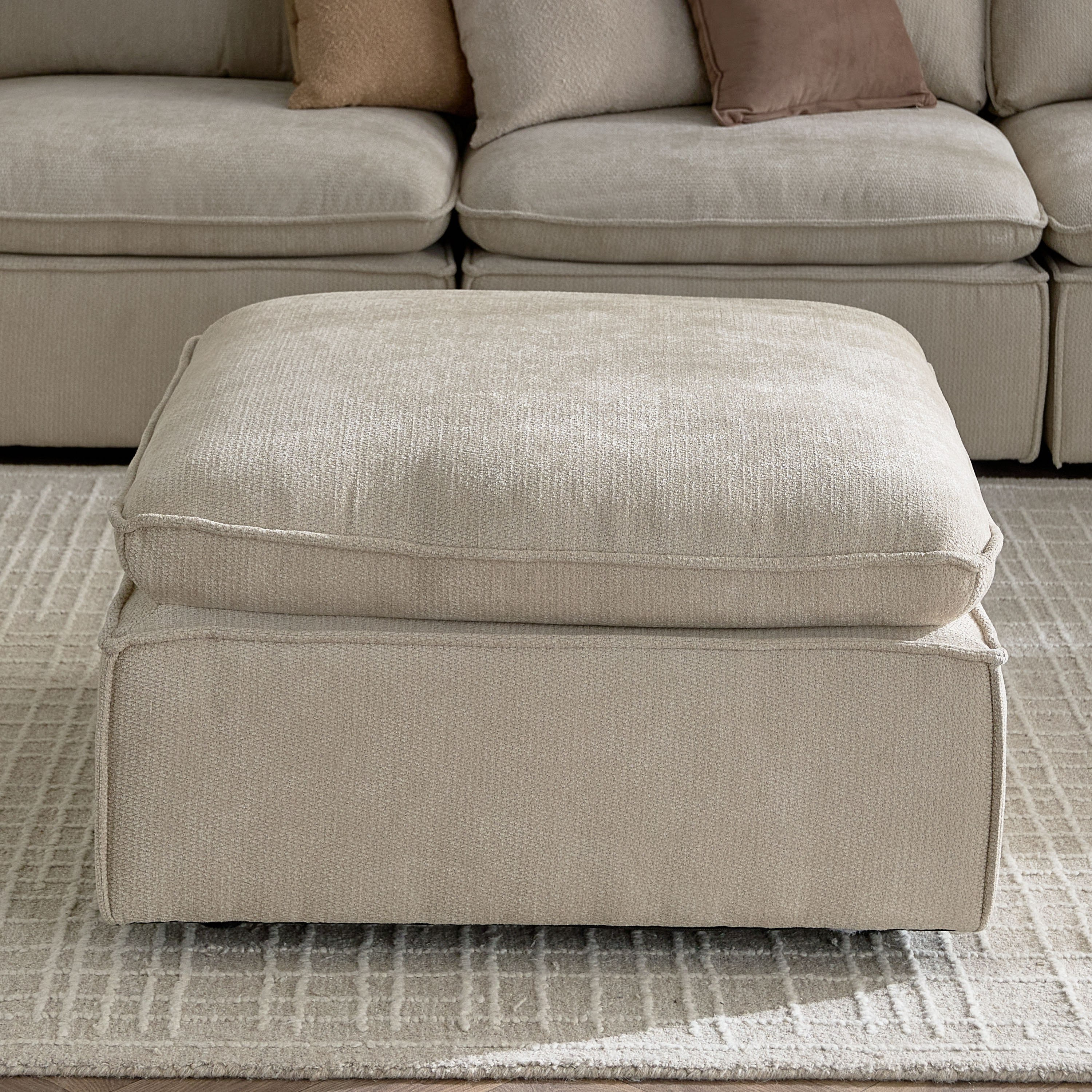كنبة عثمانية قماش من أوماها نكست-hbxlivingroom-sofasandarmchairs-modularsofas-image-2