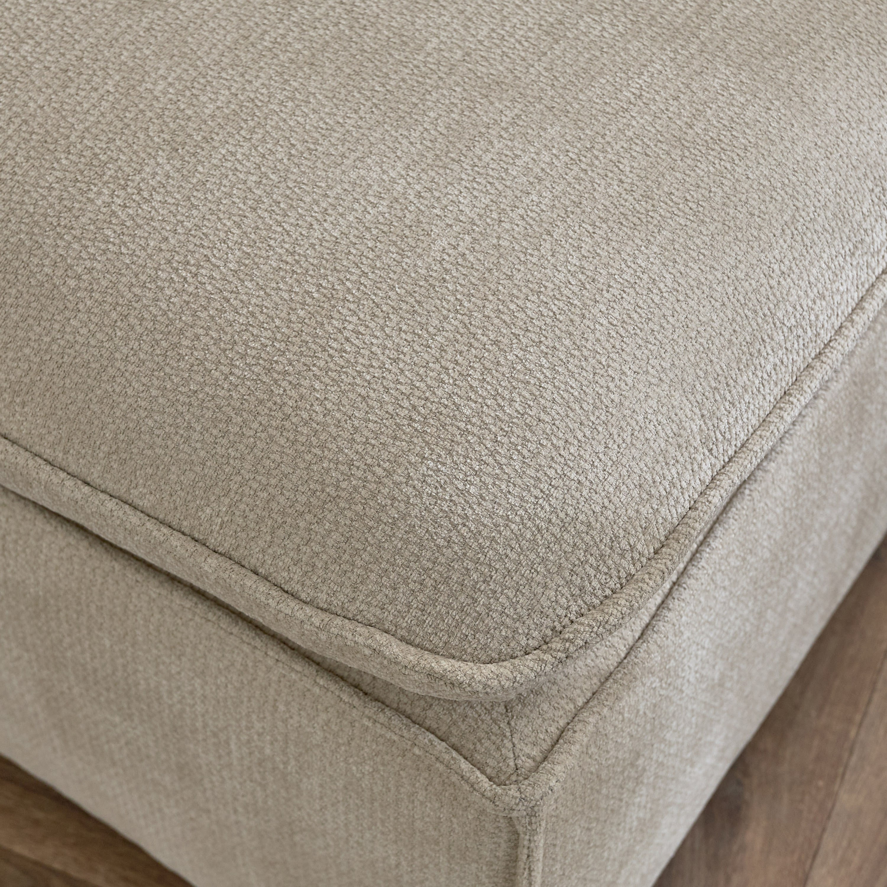 كنبة عثمانية قماش من أوماها نكست-hbxlivingroom-sofasandarmchairs-modularsofas-image-3