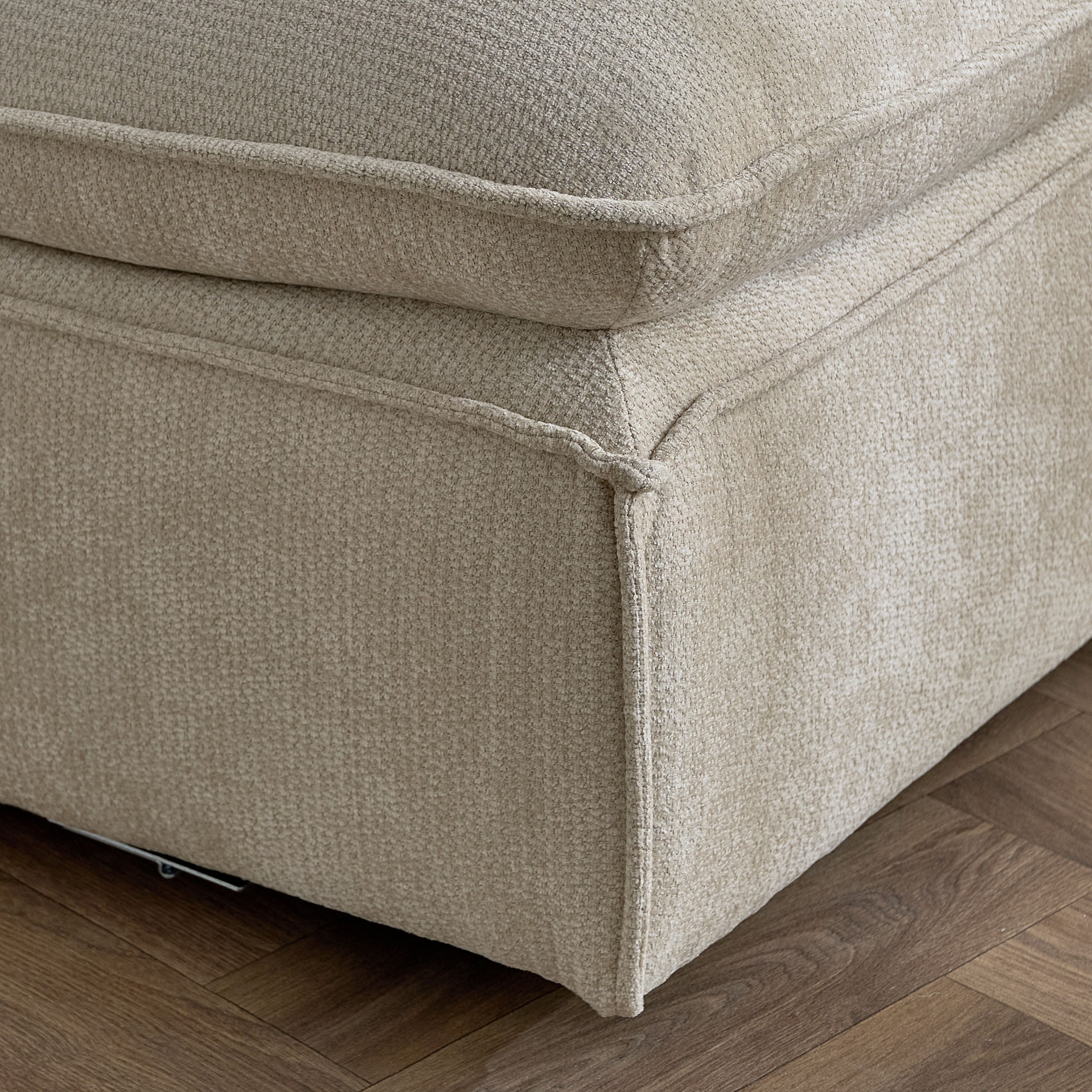 كنبة عثمانية قماش من أوماها نكست-hbxlivingroom-sofasandarmchairs-modularsofas-image-4