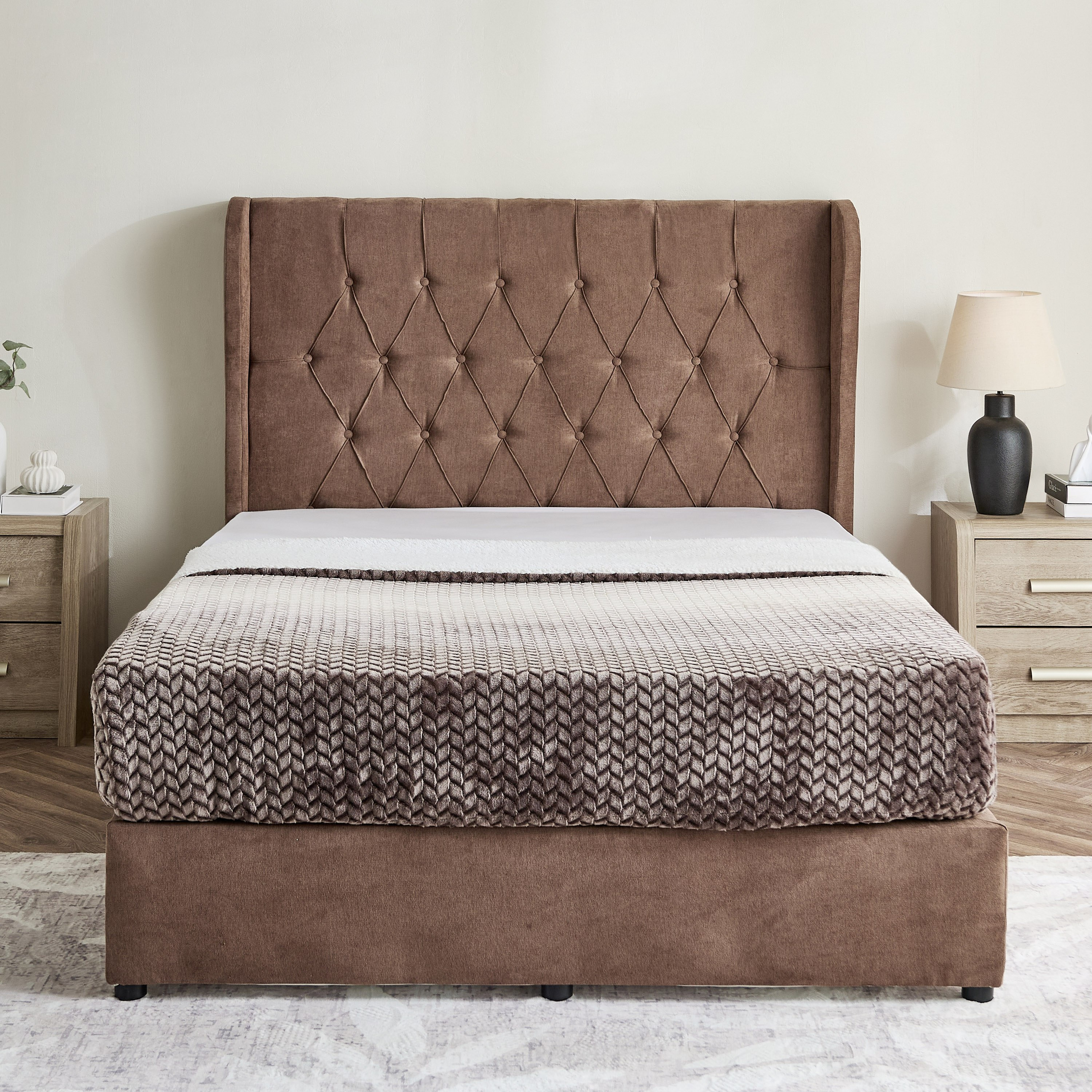 Curvy Chester Queen Upholstered Bed - 140x200 cm-hbxbedroom-bedsandbedsets-beds-queen-image-2