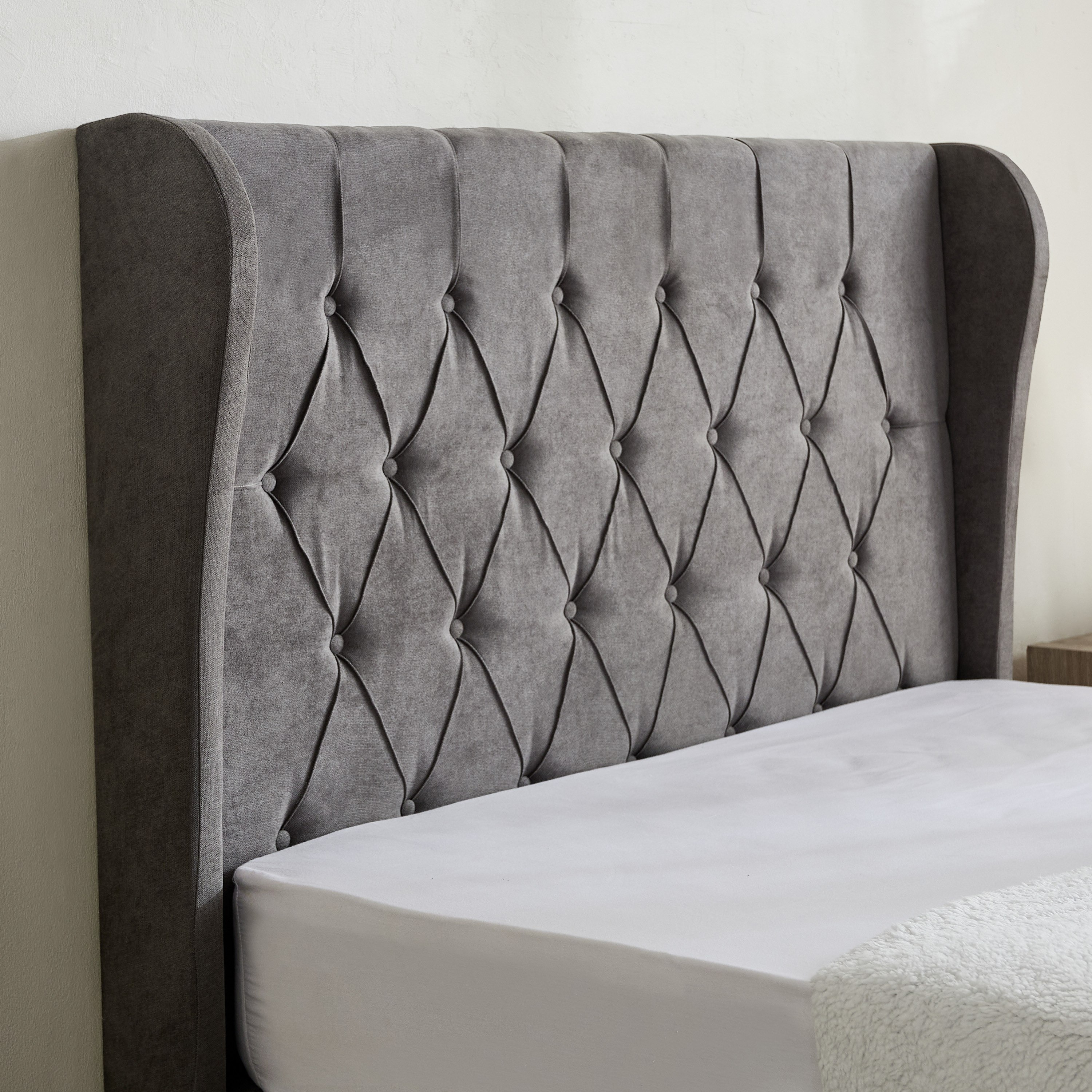 Curvy Chester Queen Upholstered Bed - 140x200 cm-hbxbedroom-bedsandbedsets-beds-queen-image-4
