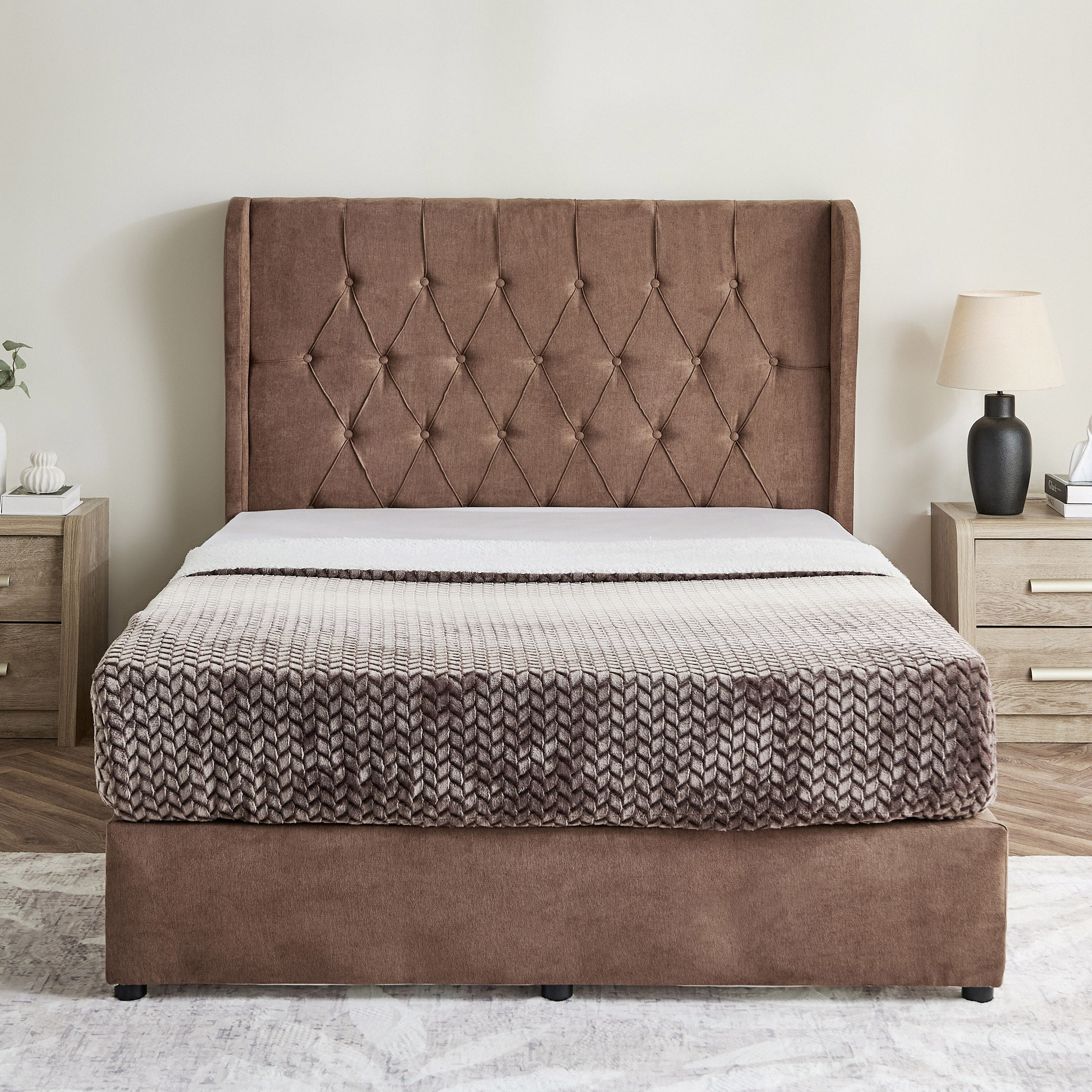 Curvy Chester Queen Upholstered Bed - 160x200 cm-hbxbedroom-bedsandbedsets-beds-queen-image-2