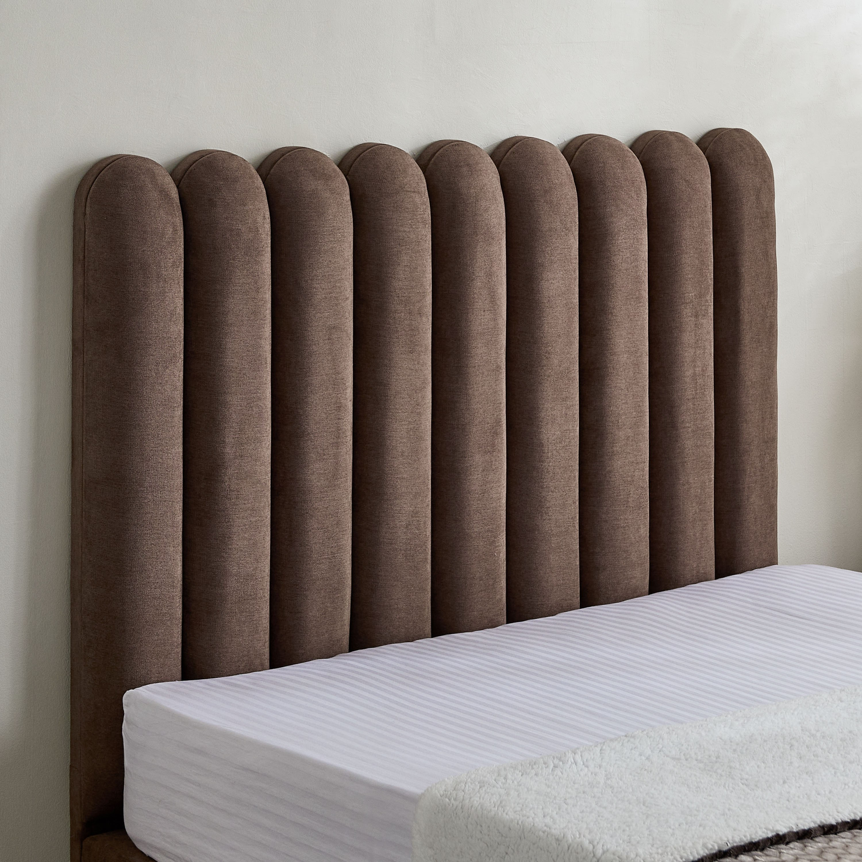 Curvy Haze Upholstered Queen Bed - 140x200 cm-hbxbedroom-bedsandbedsets-beds-queen-image-3