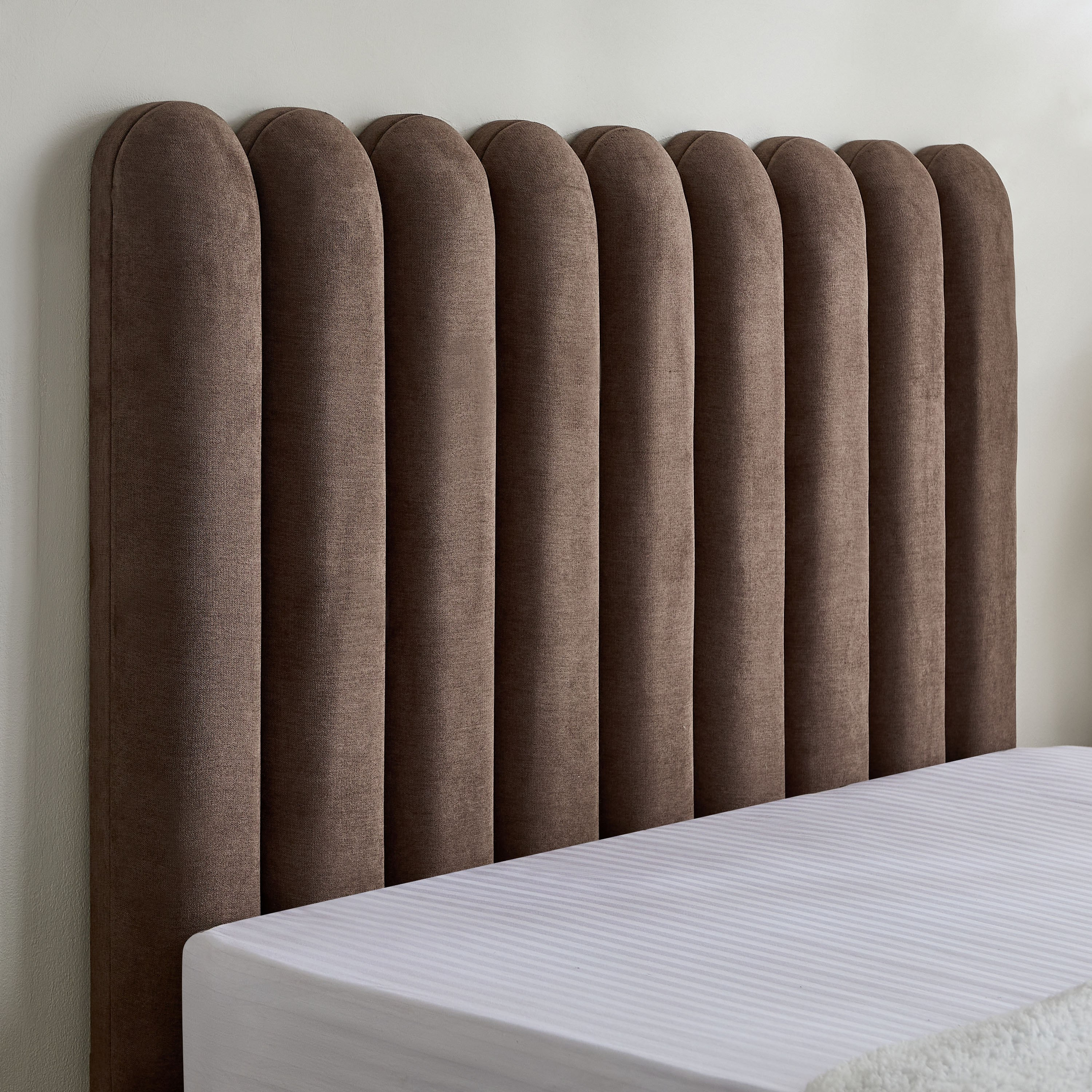 Curvy Haze Upholstered Queen Bed - 160x200 cm-hbxbedroom-bedsandbedsets-beds-queen-image-4
