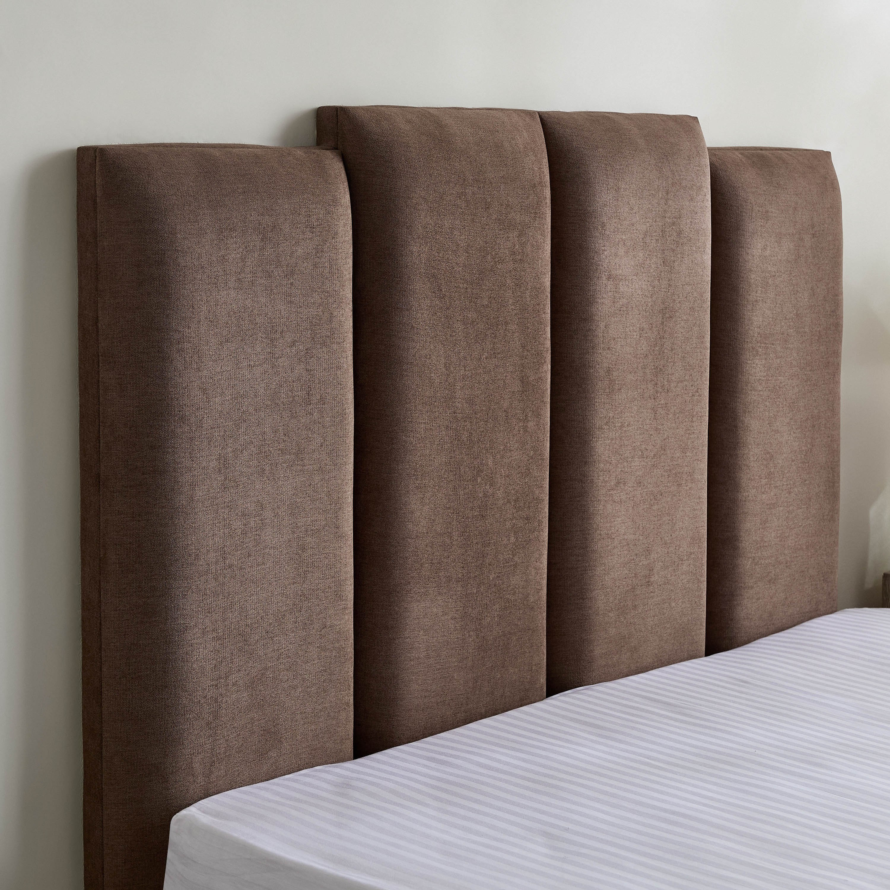 Curvy Riston Upholstered Queen Bed - 140x200 cm-hbxbedroom-bedsandbedsets-beds-queen-image-4