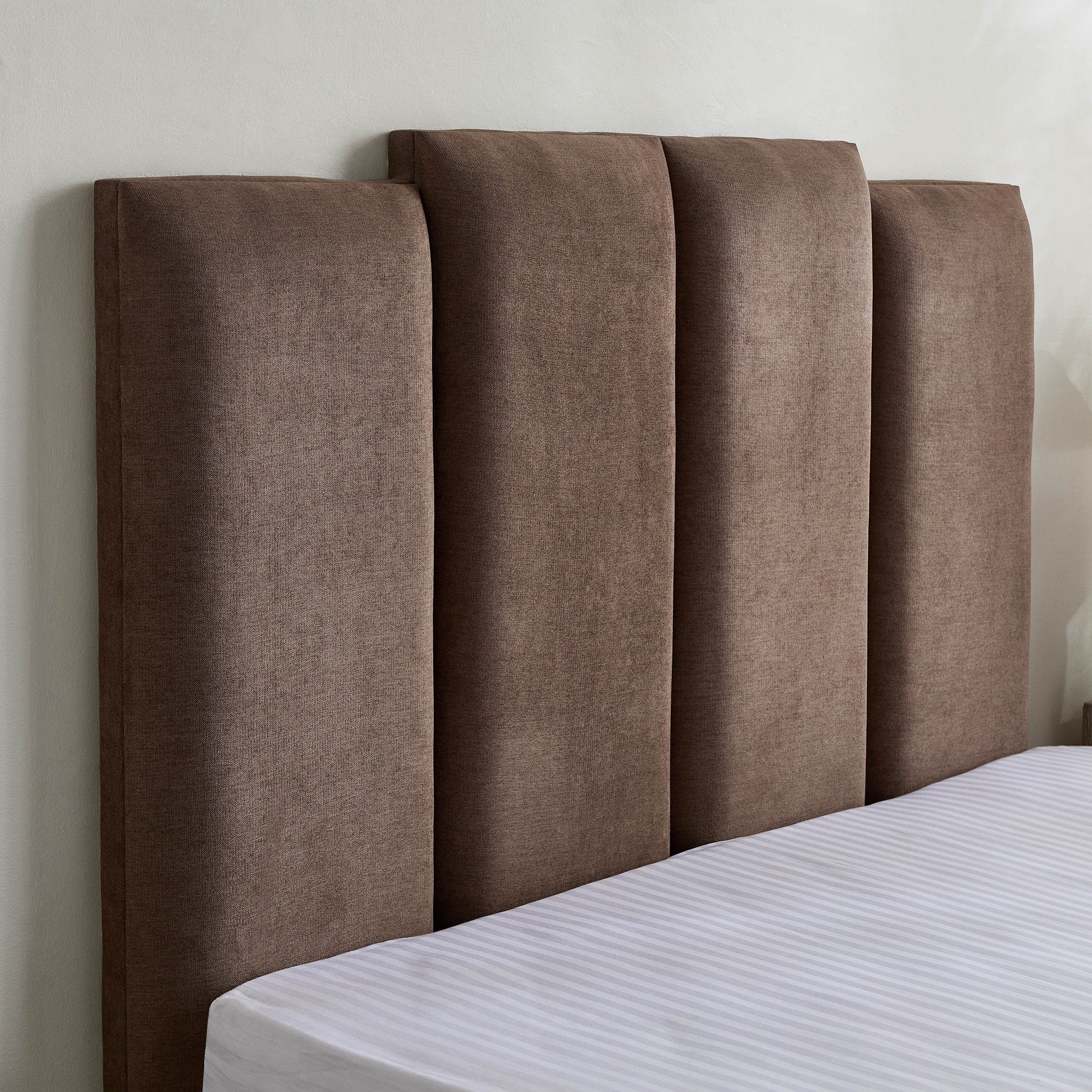 Curvy Riston Upholstered Queen Bed - 160x200 cm-hbxbedroom-bedsandbedsets-beds-queen-image-4