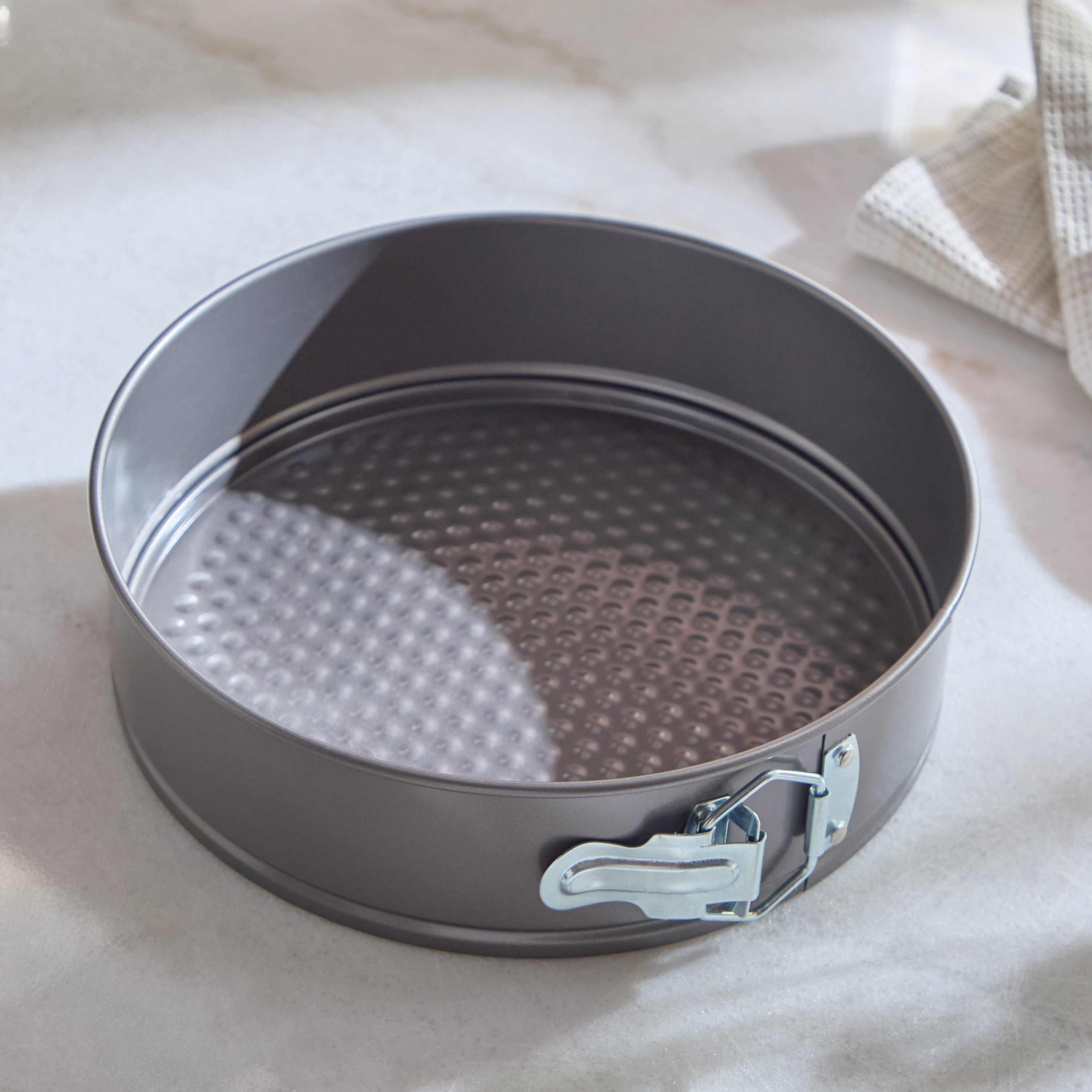 صينية خبز مستديرة بمشبك من باكيولوجي - 24 سم-hbxkitchen-bakeware-image-5