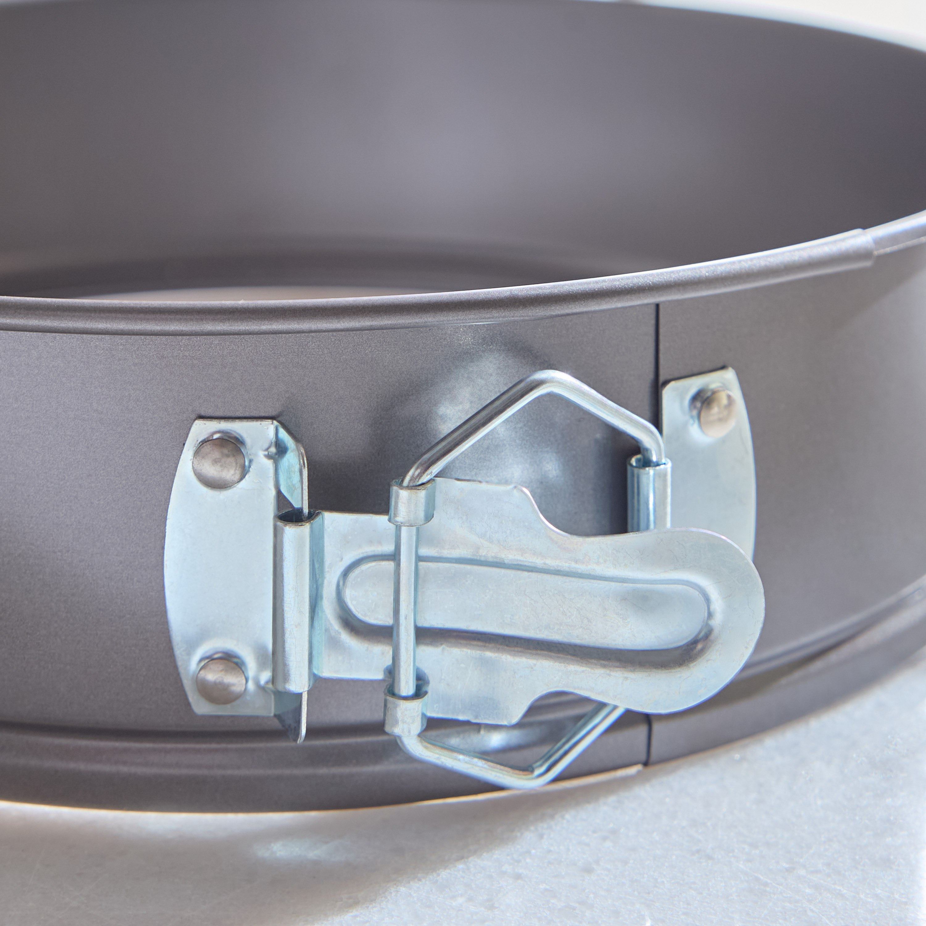صينية خبز مستديرة بمشبك من باكيولوجي - 24 سم-hbxkitchen-bakeware-image-7