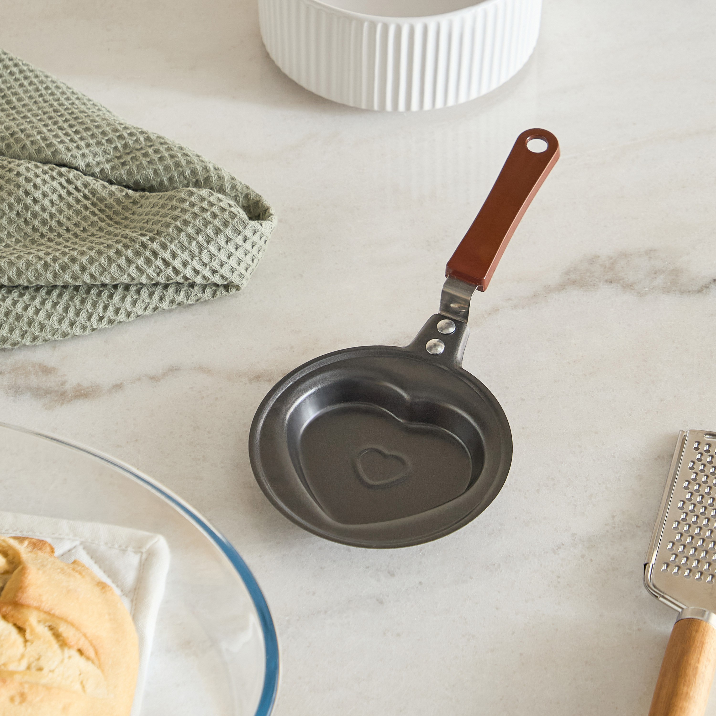 مقلاة صغيرة بتصميم قلب من فيست - 12 سم-hbxkitchen-kitchenware-foodpreparation-image-7
