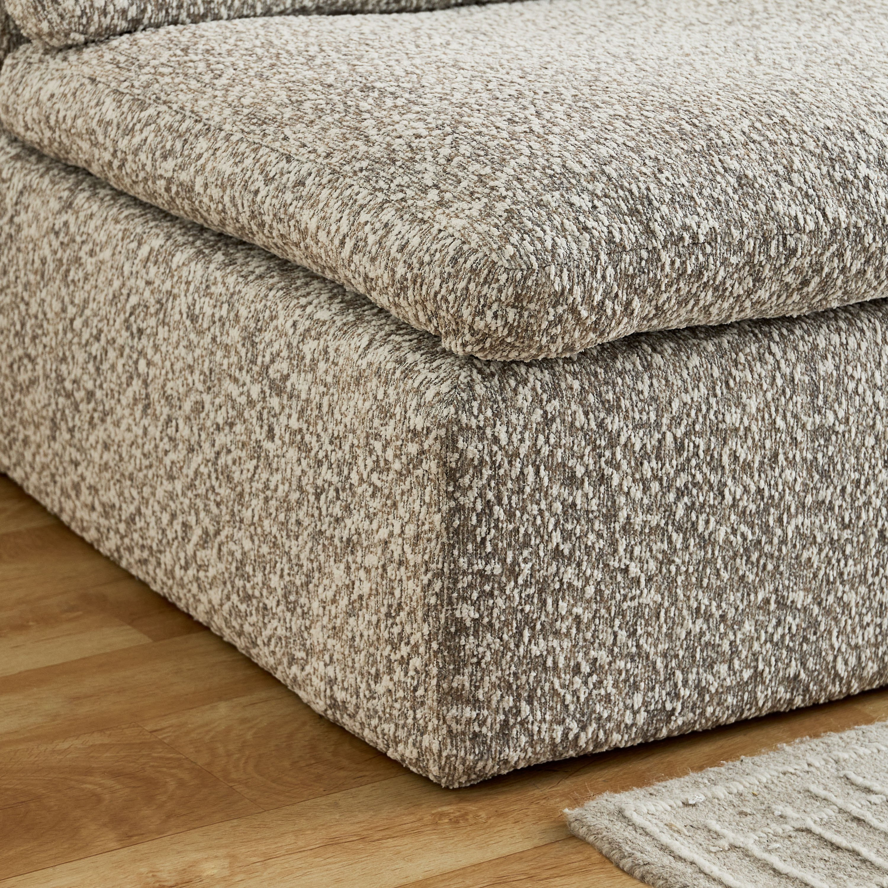 كرسي قماش دون مساند ذراعين من توريڤا-hbxlivingroom-sofasandarmchairs-modularsofas-image-5