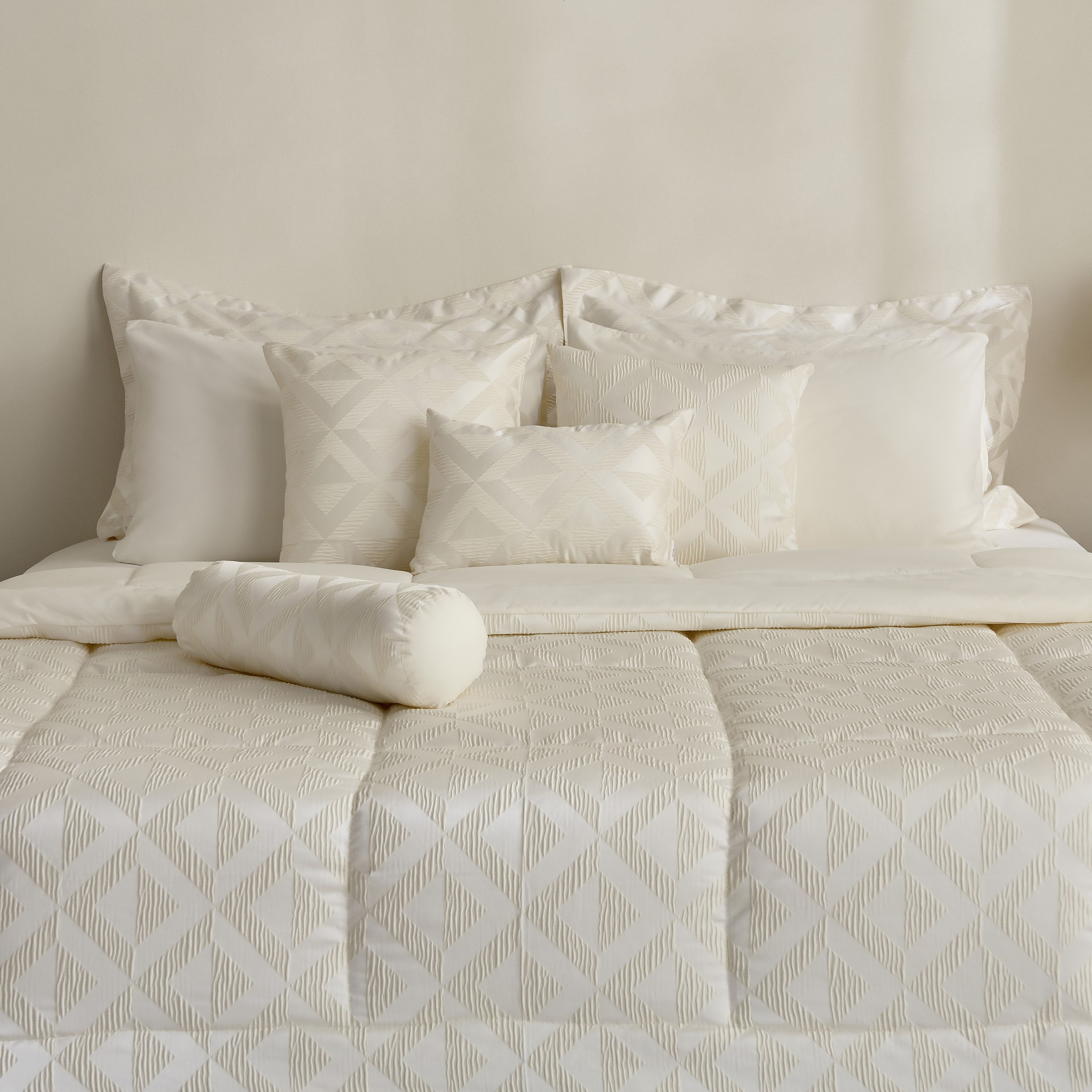 طقم لحاف سوبر كينج 10 قطع بنقشة جاكار هندسية من أرتيزان ديلوكس – 240×260 سم-hbxhomeware-hbxbedroom-image-2