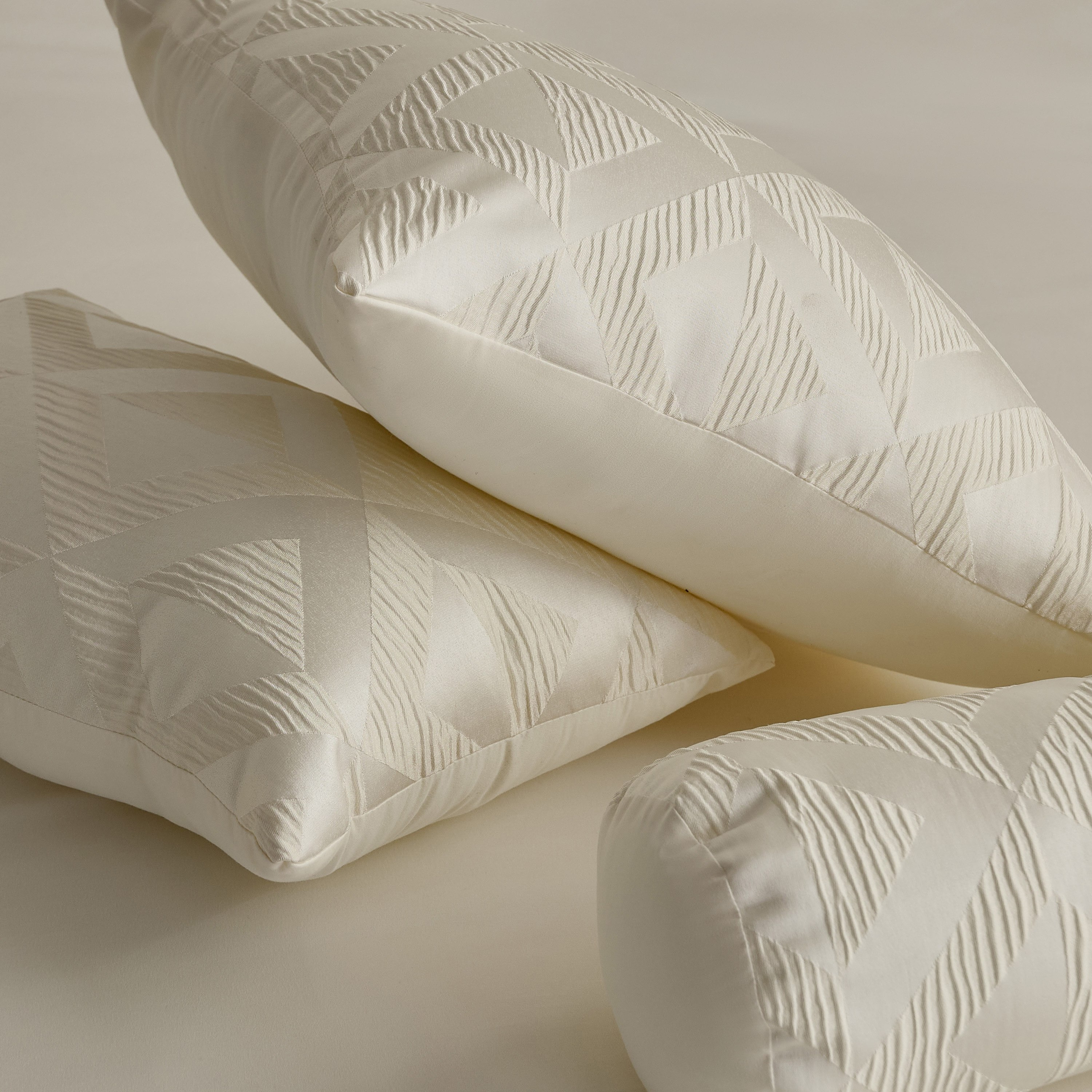 طقم لحاف سوبر كينج 10 قطع بنقشة جاكار هندسية من أرتيزان ديلوكس – 240×260 سم-hbxhomeware-hbxbedroom-image-9