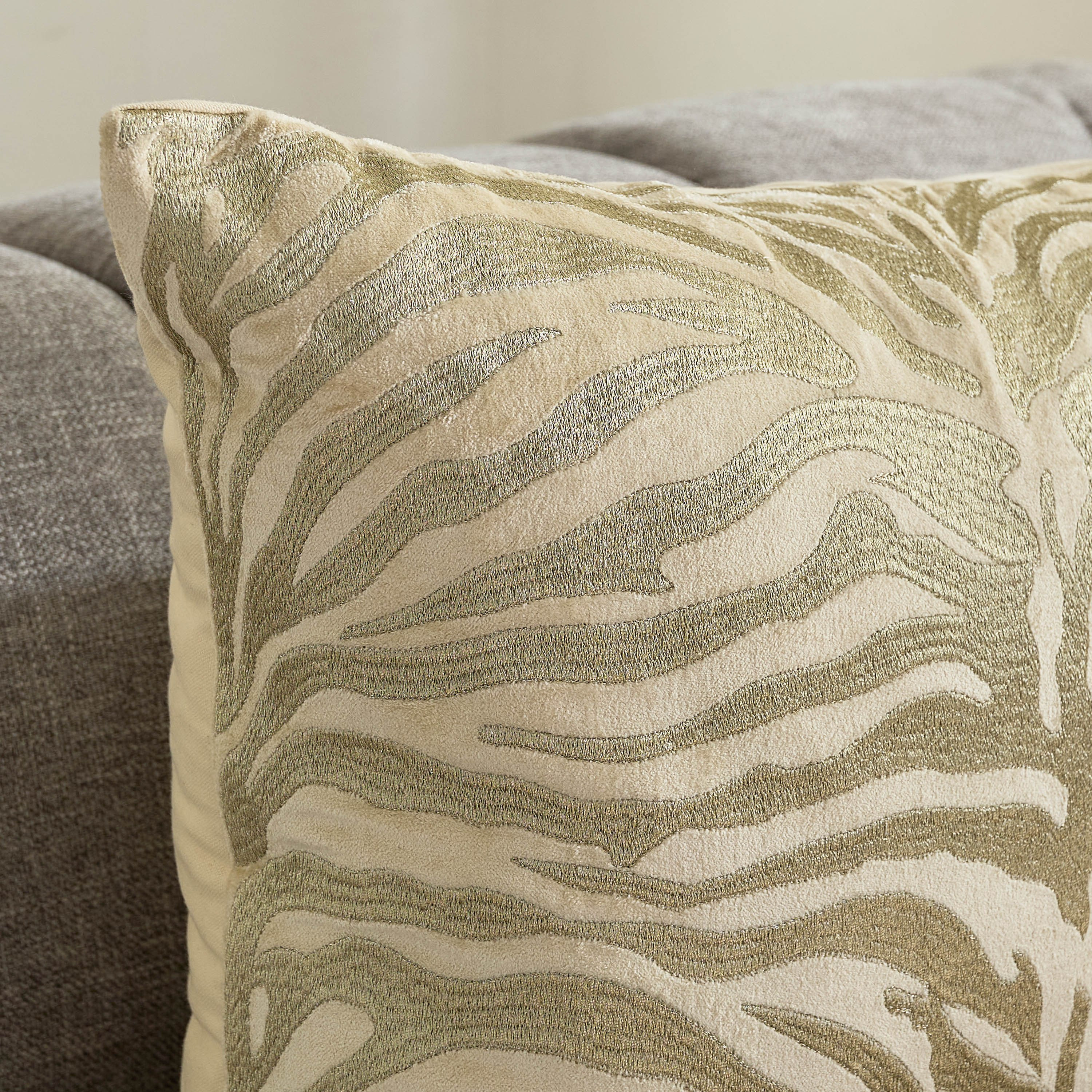 وسادة محشوة مطرزة من صحارى - 50x50 سم-hbxlivingroom-furnishings-cushionsandcovers-filledcushions-image-2