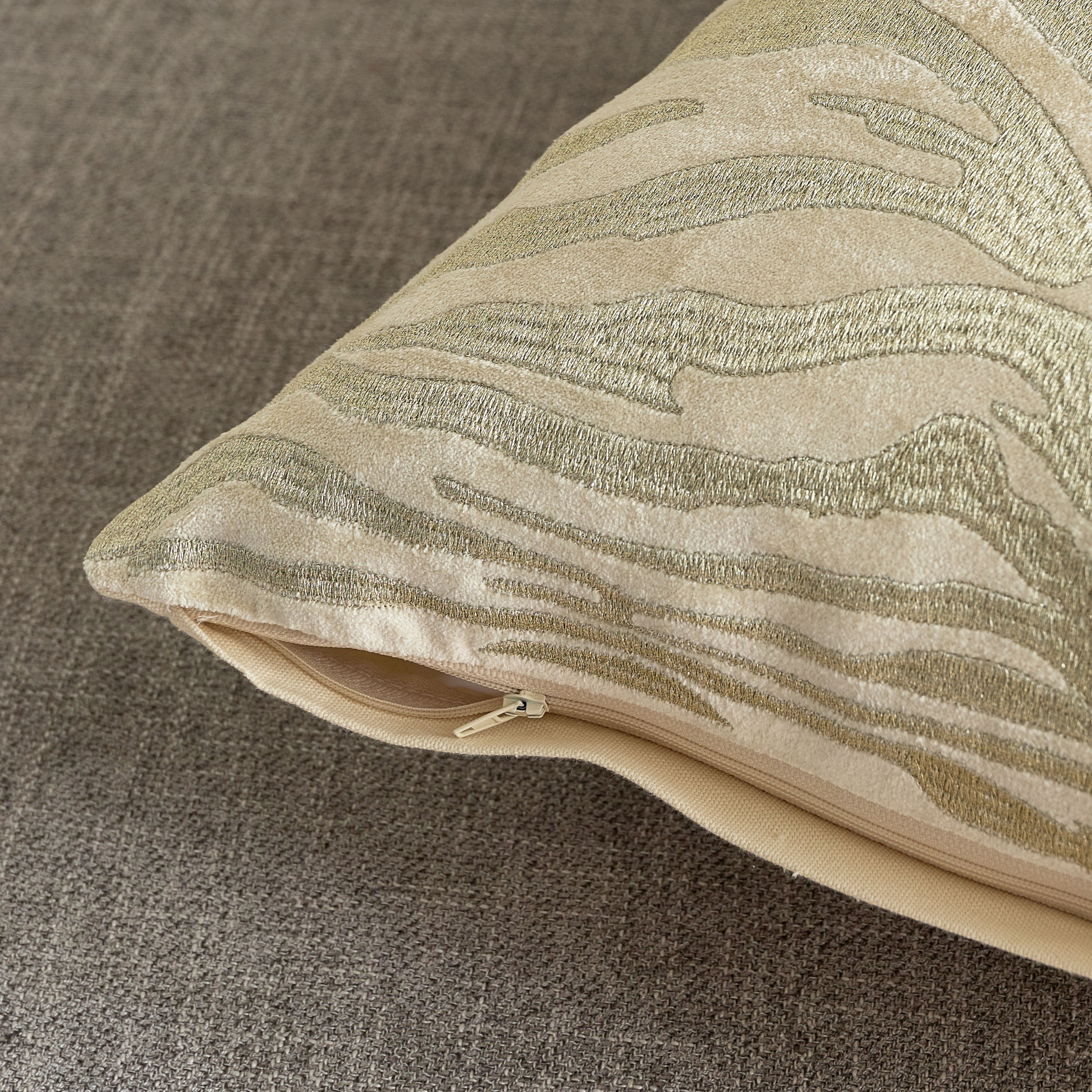 وسادة محشوة مطرزة من صحارى - 50x50 سم-hbxlivingroom-furnishings-cushionsandcovers-filledcushions-image-3