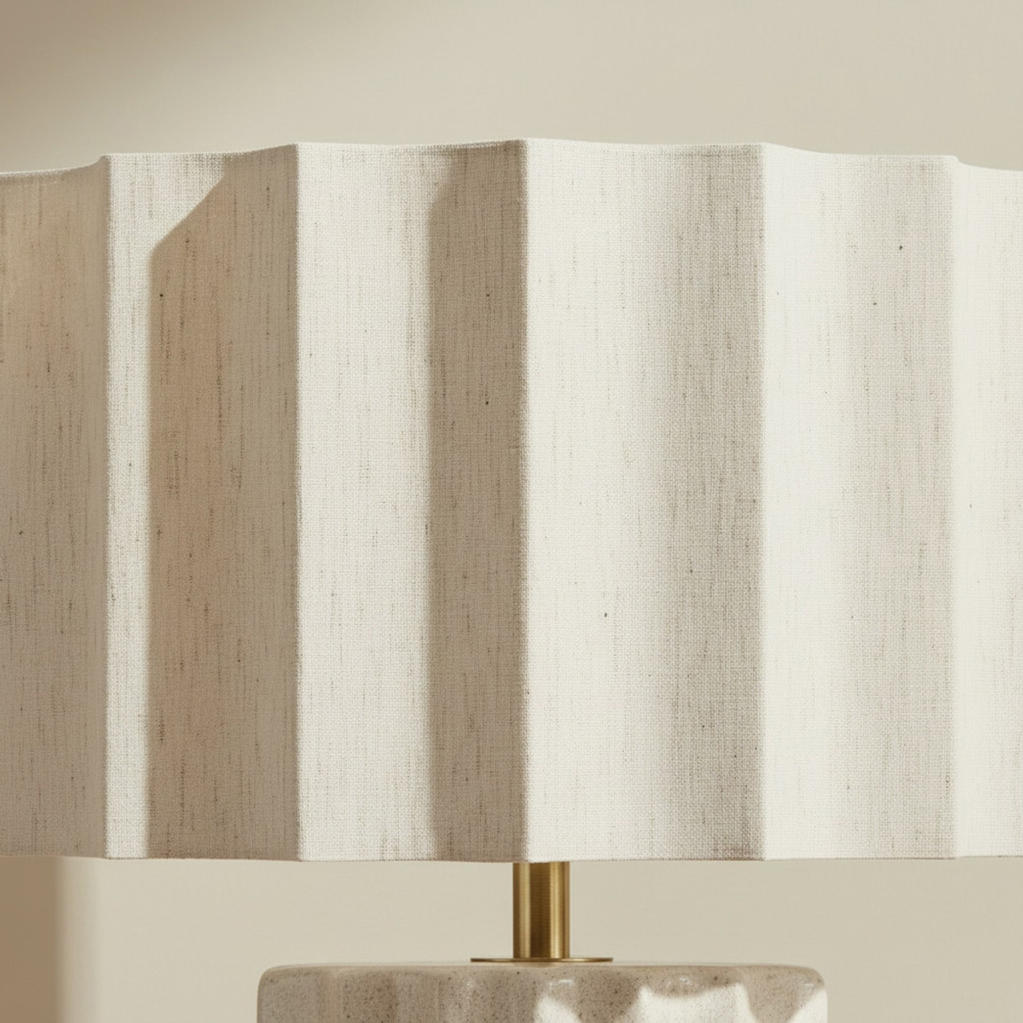 مصباح طاولة سيراميك بغطاء كتان من ميريك - 39x23x56 سم-hbxlivingroom-lighting-tablelamps-image-3