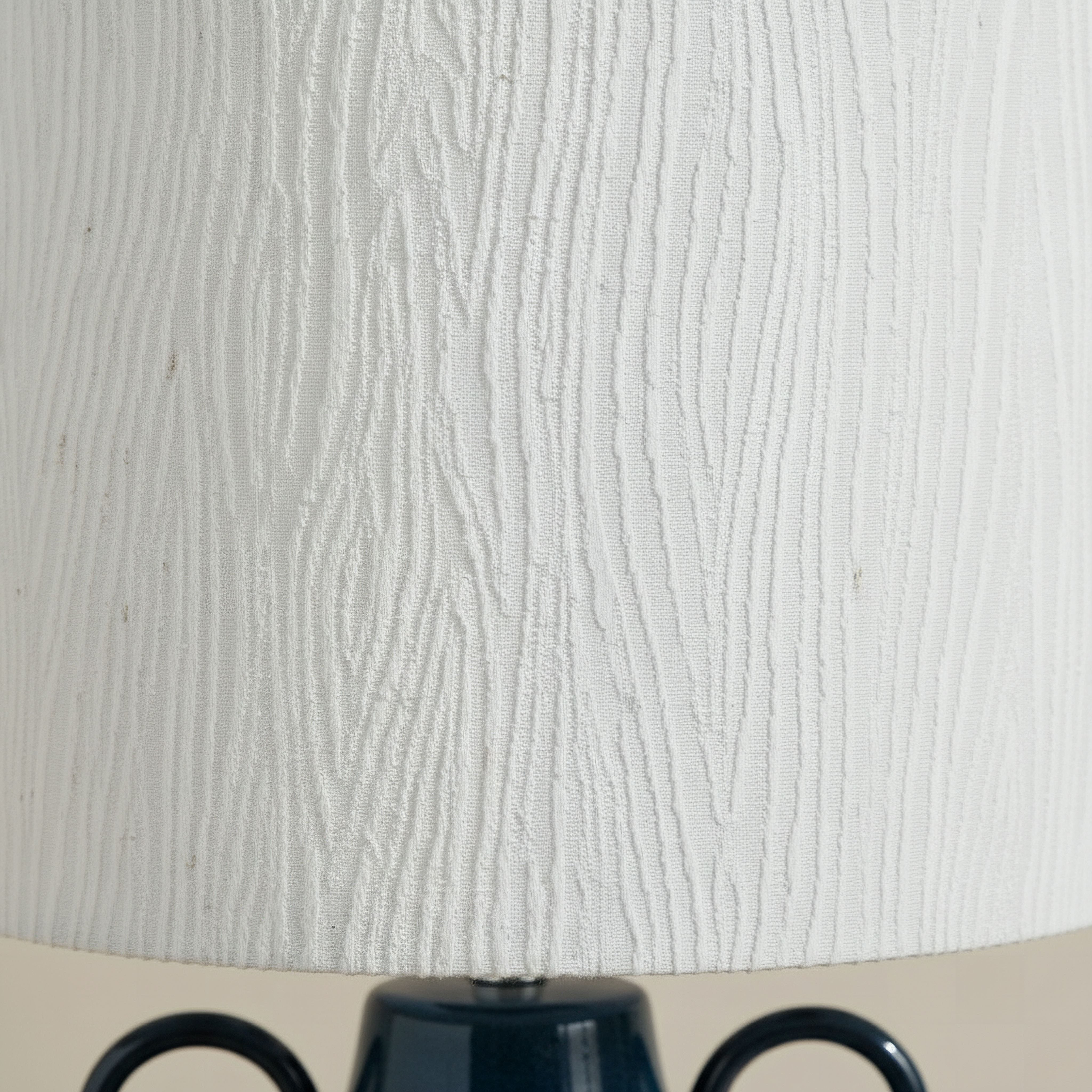 مصباح طاولة بغطاء كتان من إلينور - 43.5 سم-hbxlivingroom-lighting-tablelamps-image-3