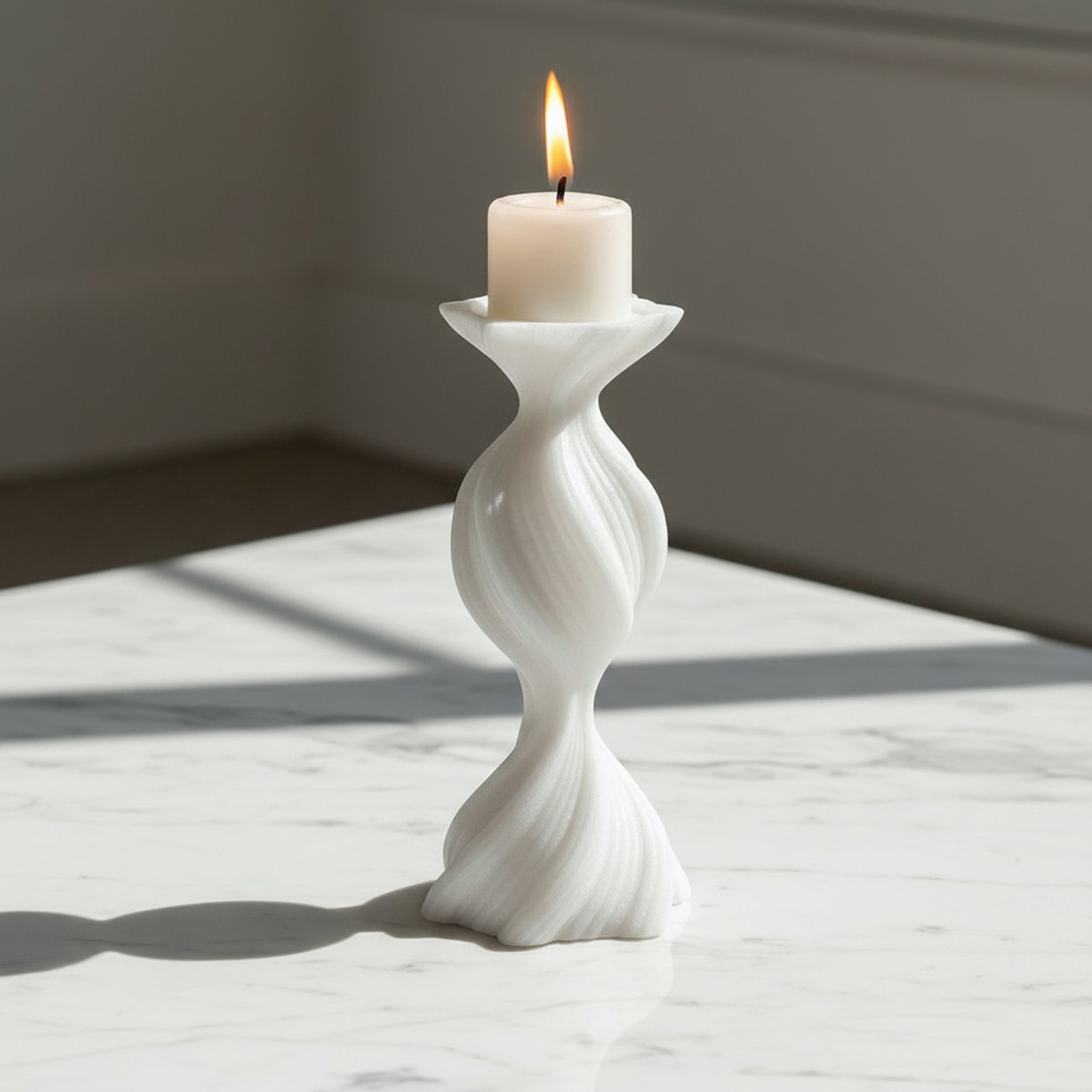 حامل شموع عمودية ديكور رخام فاخر كليفورد أورا من مونوكروم - 13.3x13.3x29.8 سم-hbxlivingroom-decorandaccessories-candleholders-image-2